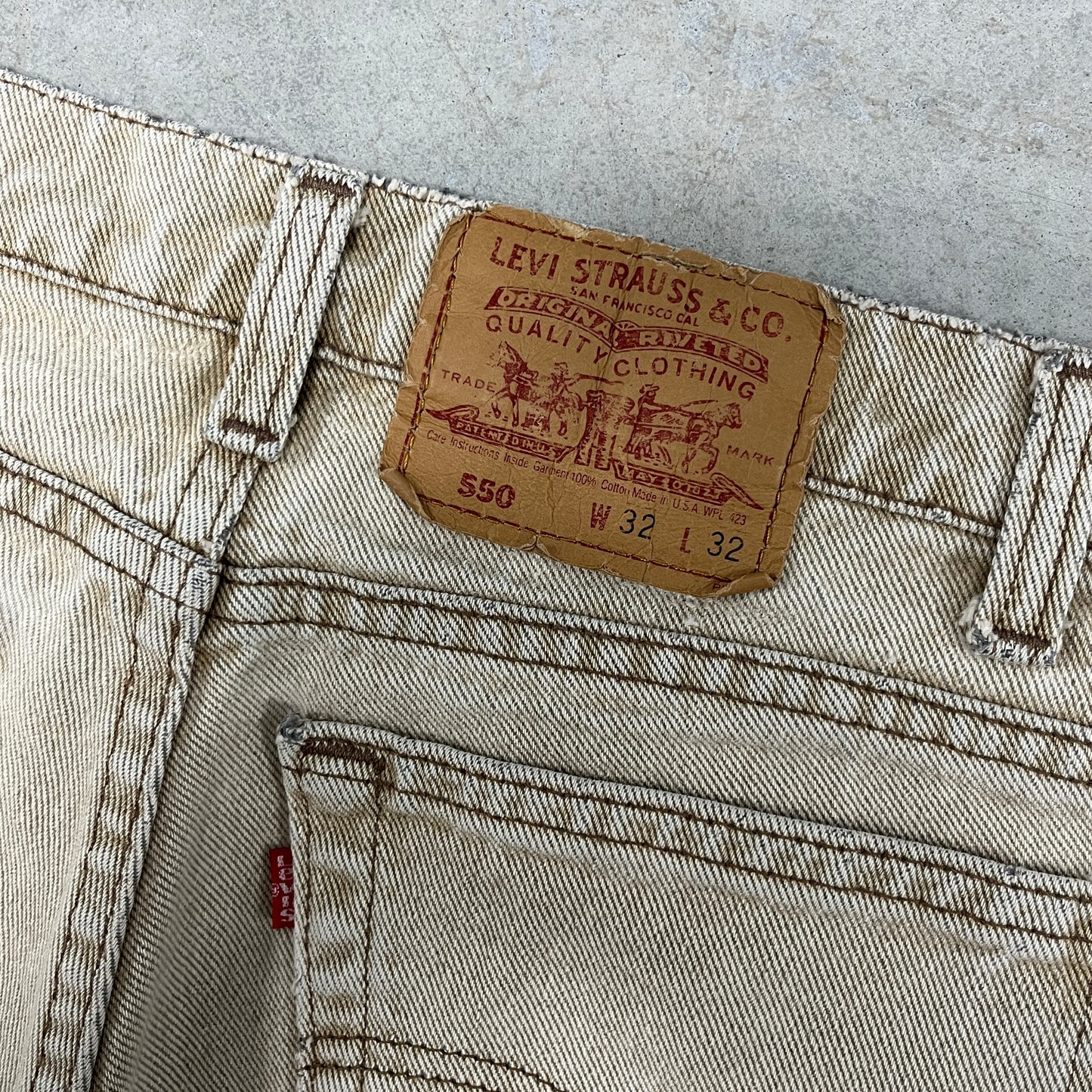 (32) Vintage Levi’s 550 Shorts