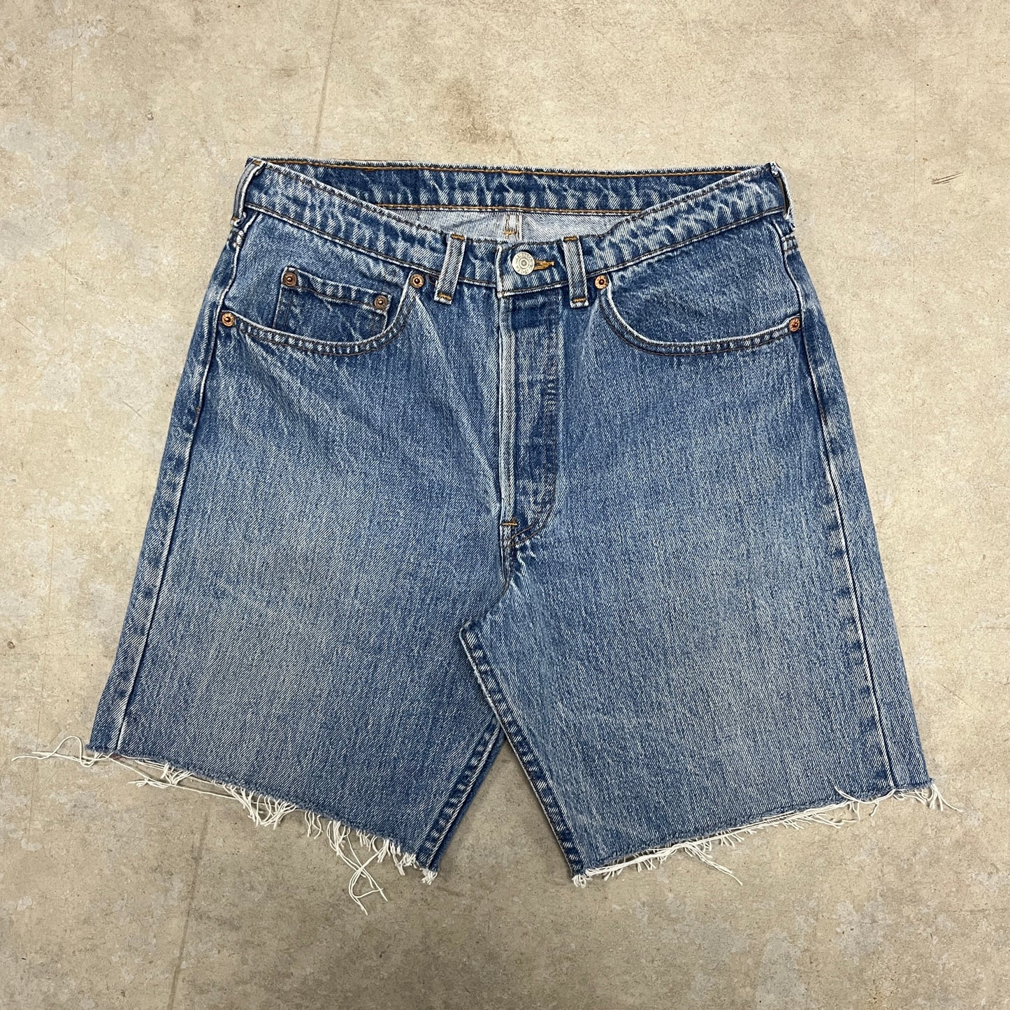 (32) Vintage Levi’s Shorts 80s