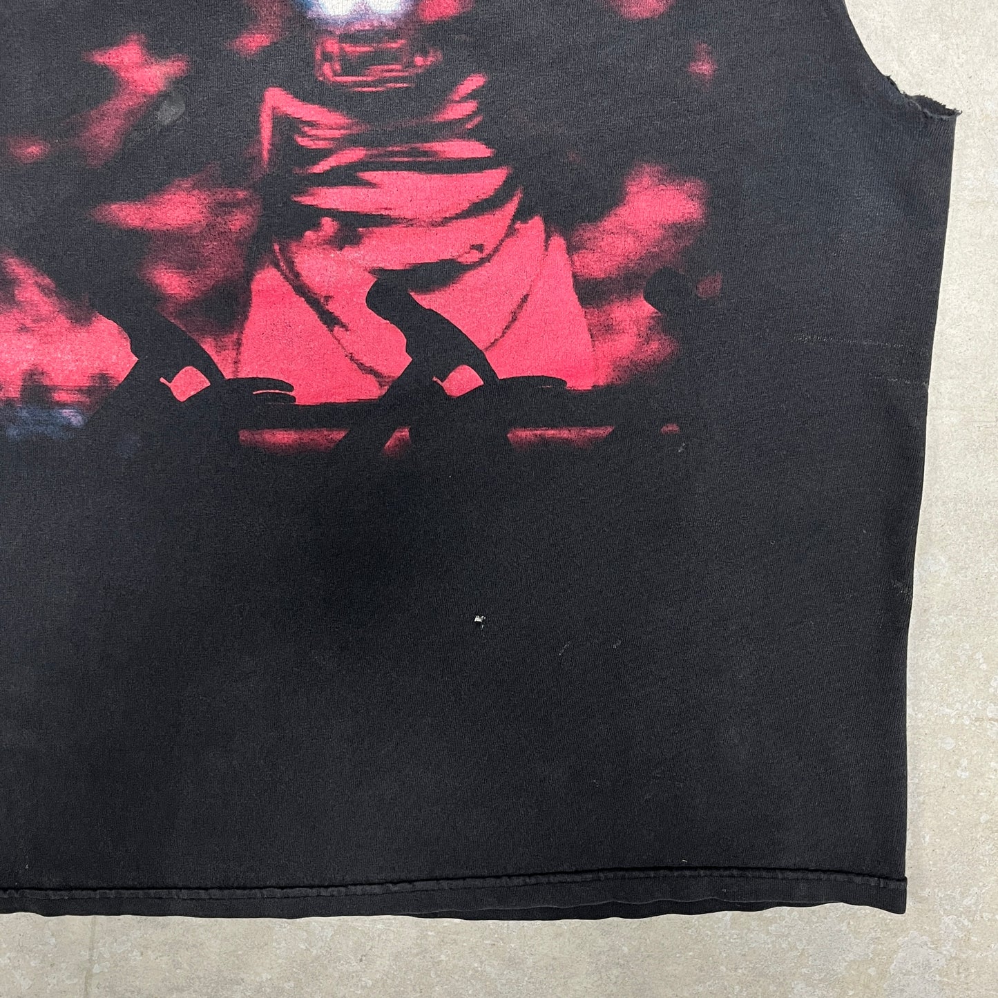 (L) 1997 Pink Floyd The Wall Band Shirt