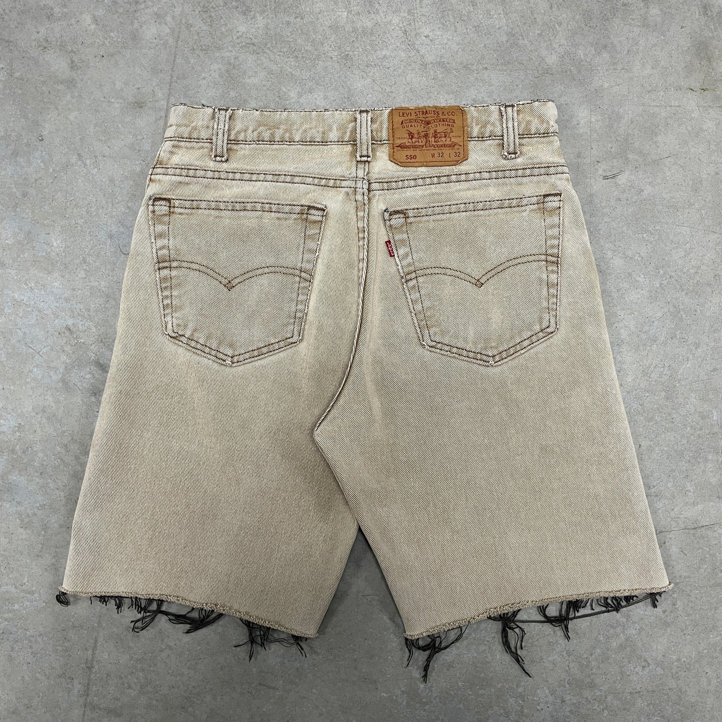 (32) Vintage Levi’s 550 Shorts