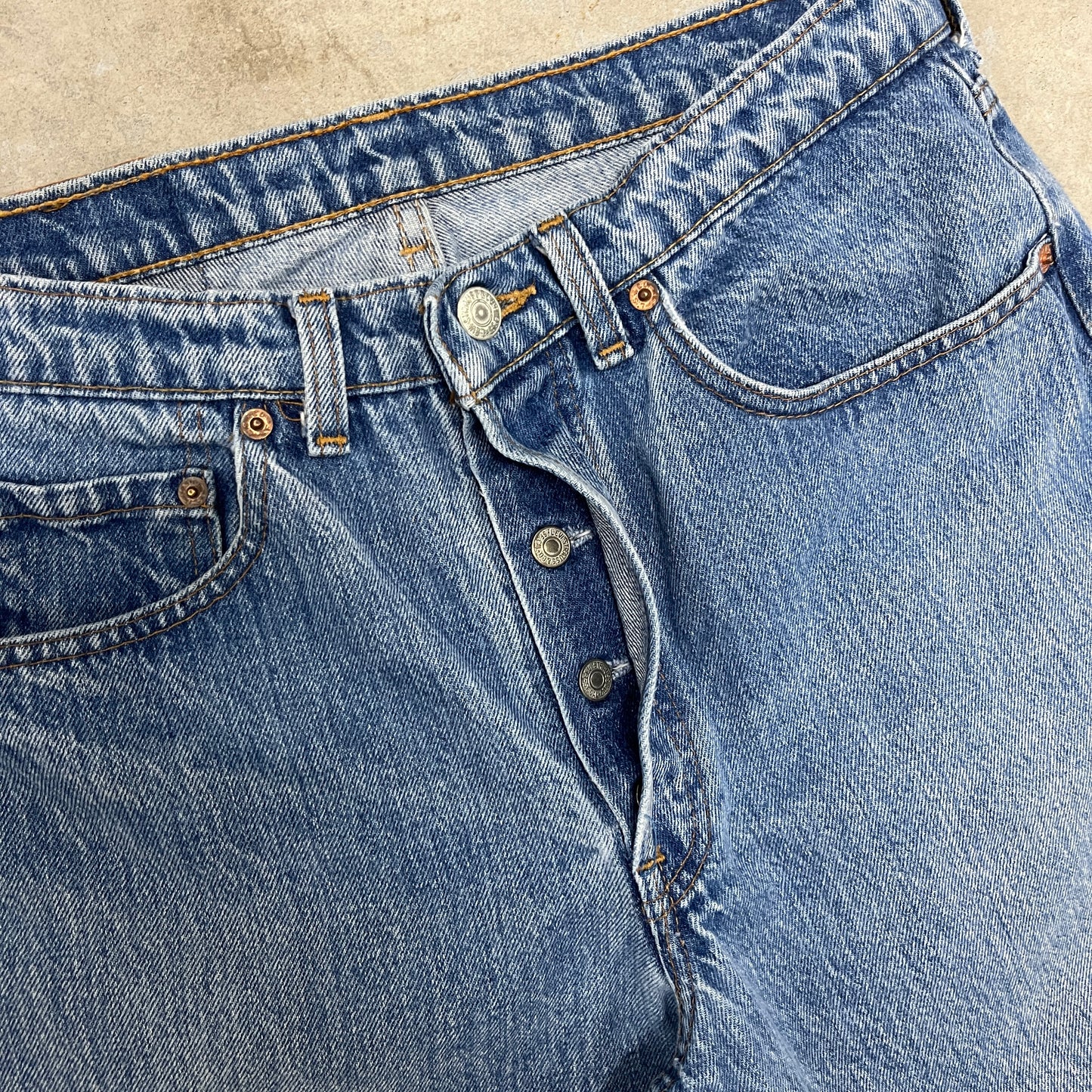 (32) Vintage Levi’s Shorts 80s