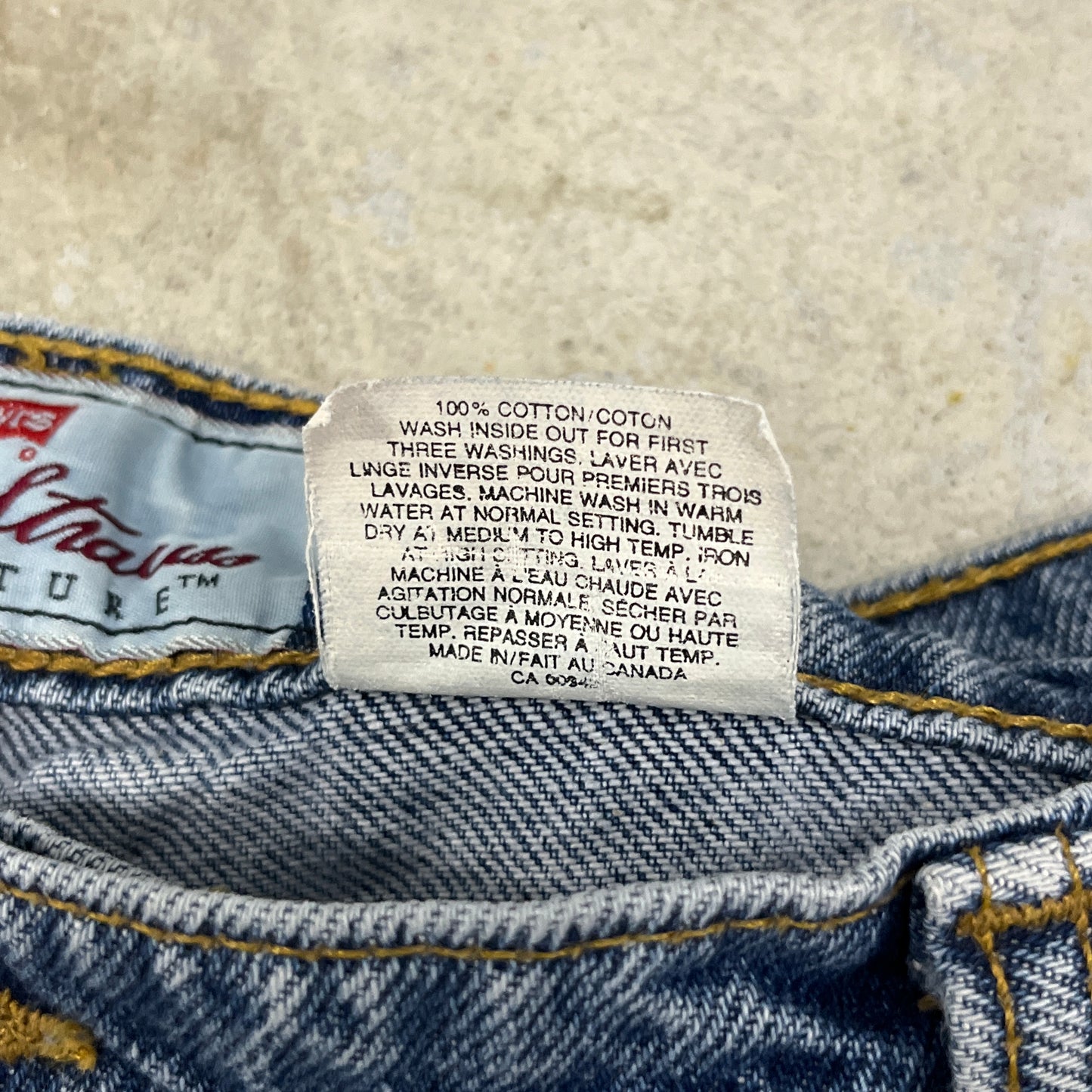 (36) Vintage Levi’s Shorts