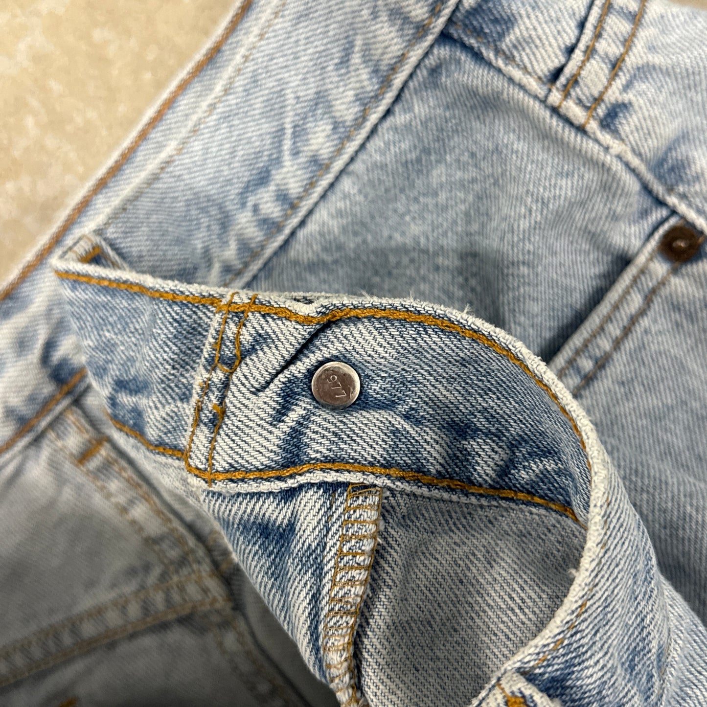 (36) Vintage Levi’s Jean Shorts