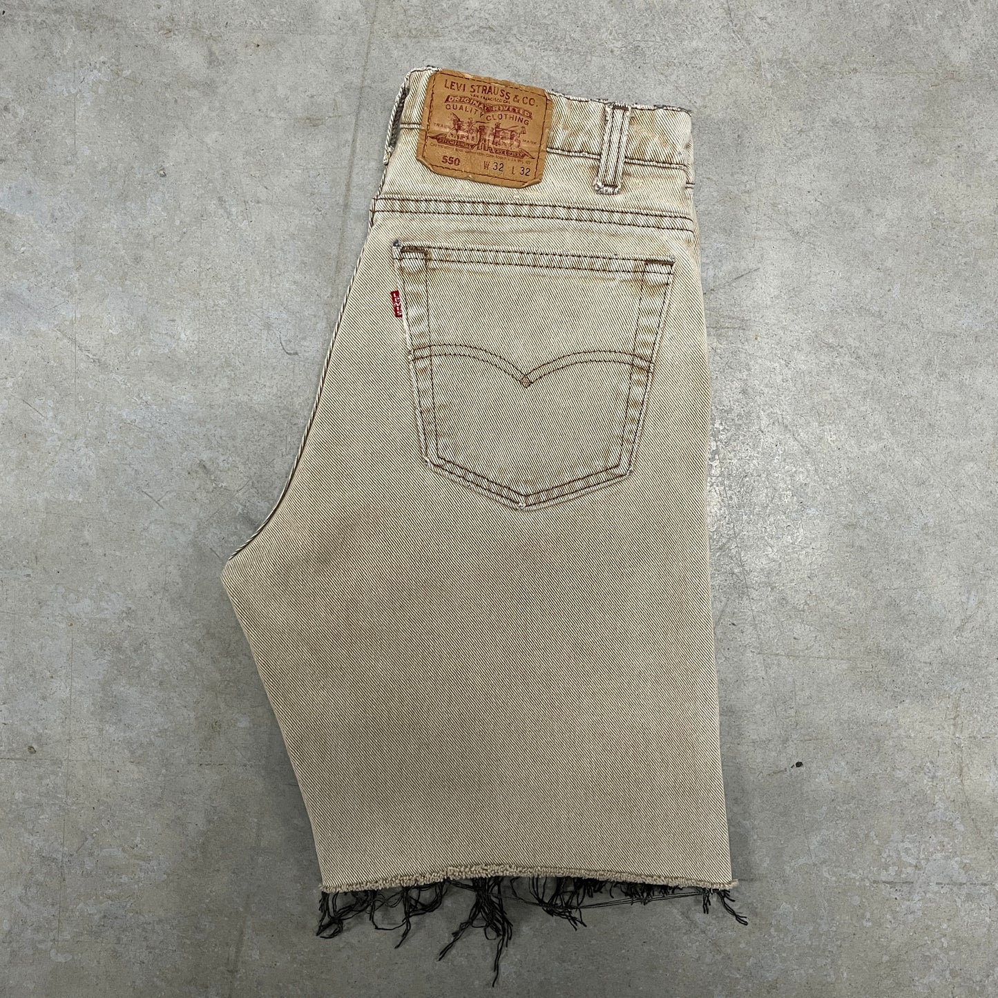 (32) Vintage Levi’s 550 Shorts
