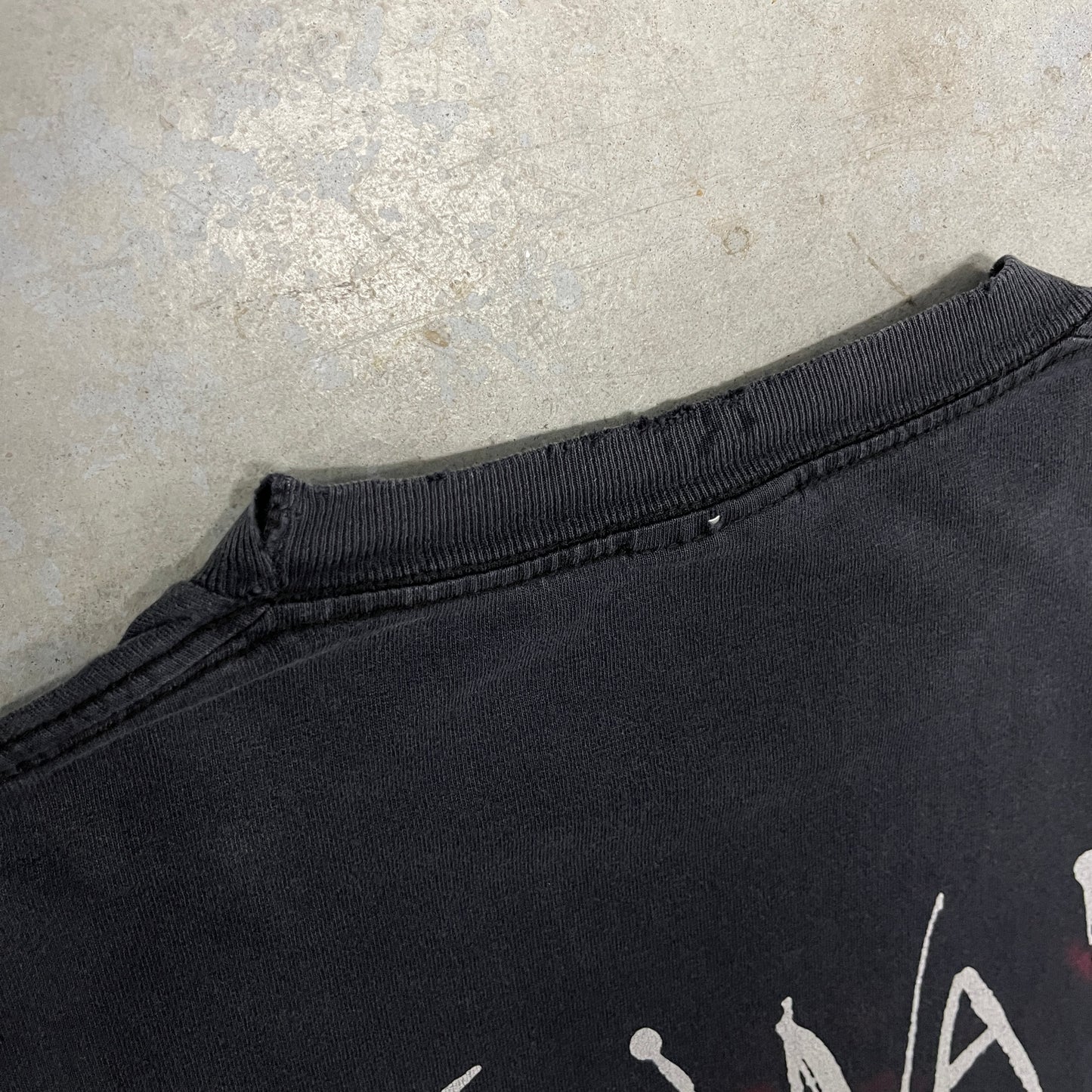 (L) 1997 Pink Floyd The Wall Band Shirt