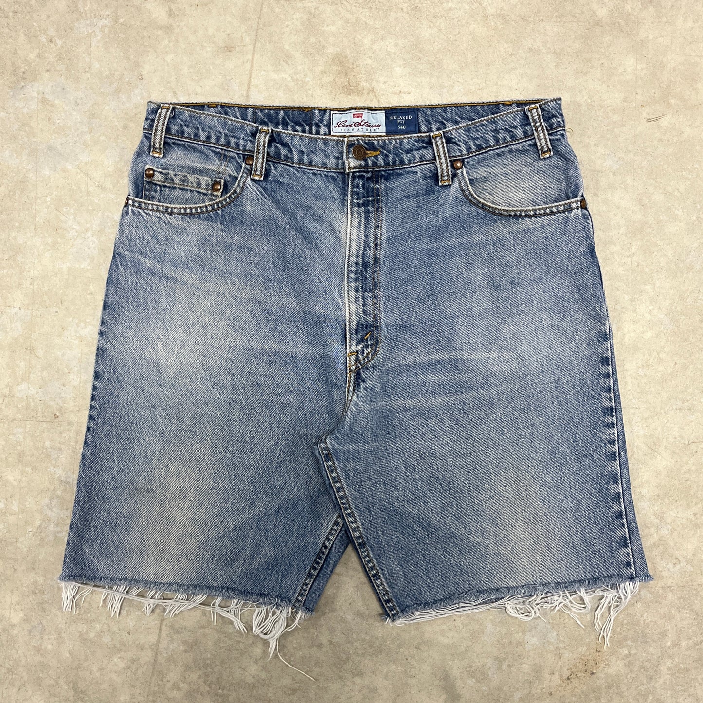 (36) Vintage Levi’s Shorts