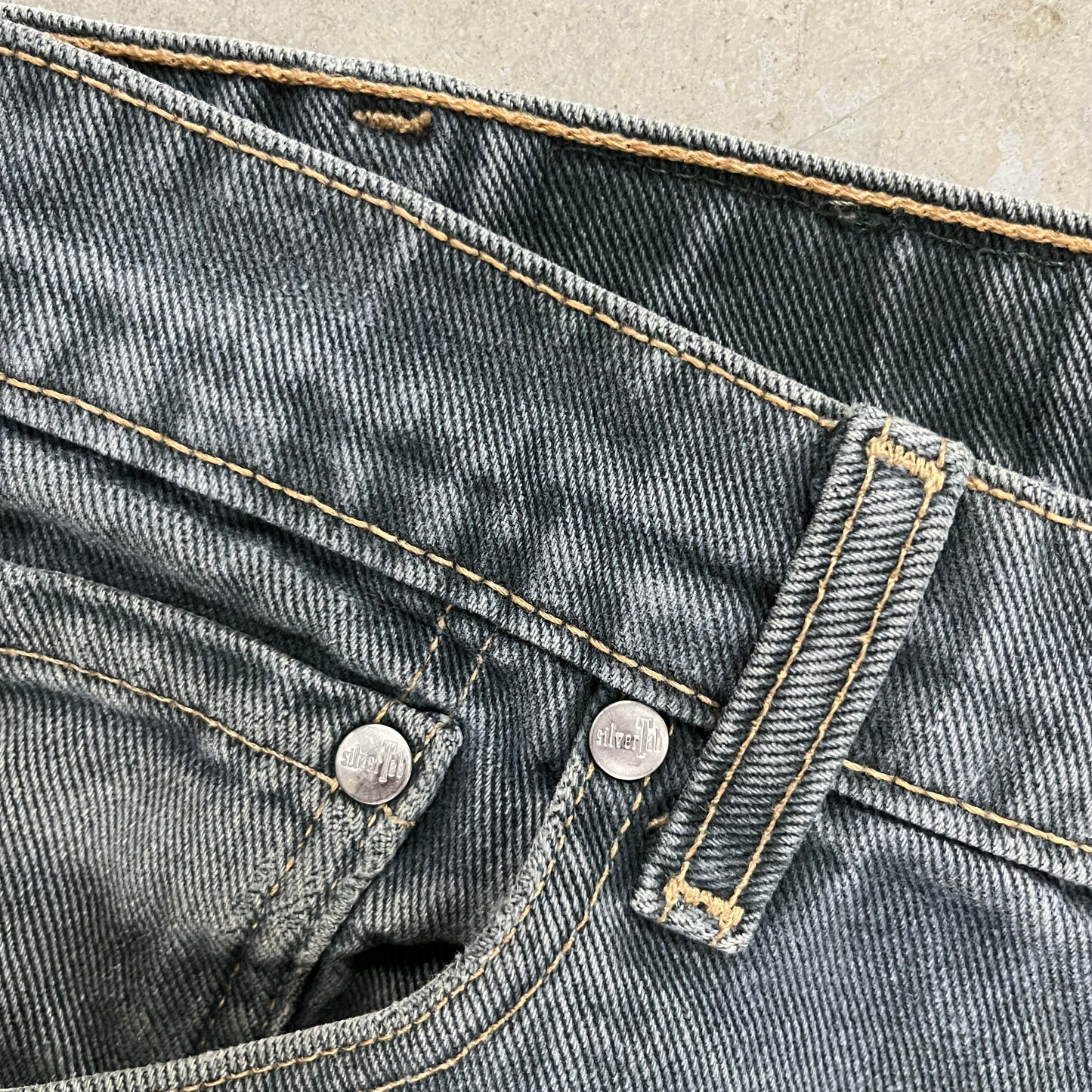 (32) Vintage Levis Silvertab Jeans