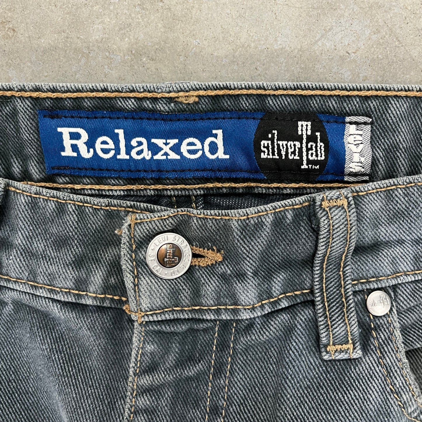 (32) Vintage Levis Silvertab Jeans