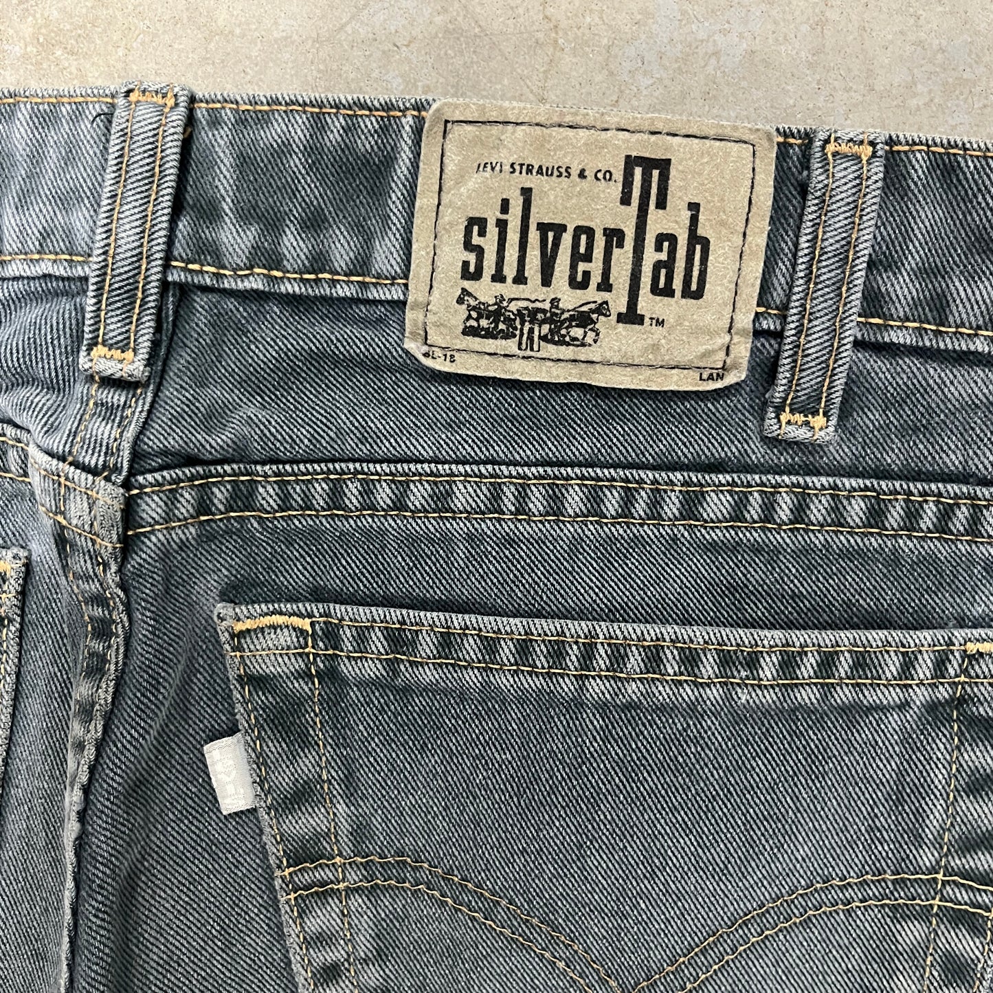 (32) Vintage Levis Silvertab Jeans