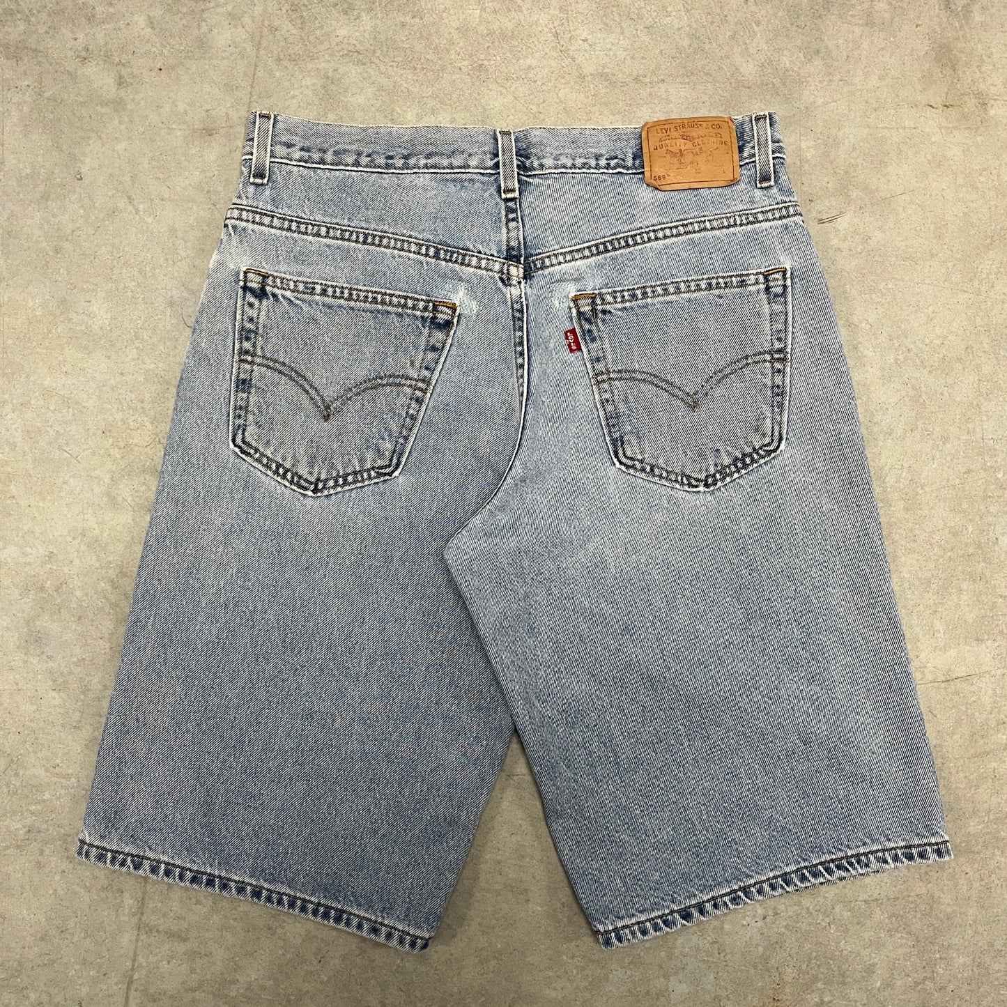 (32) Vintage Levis Jean Shorts
