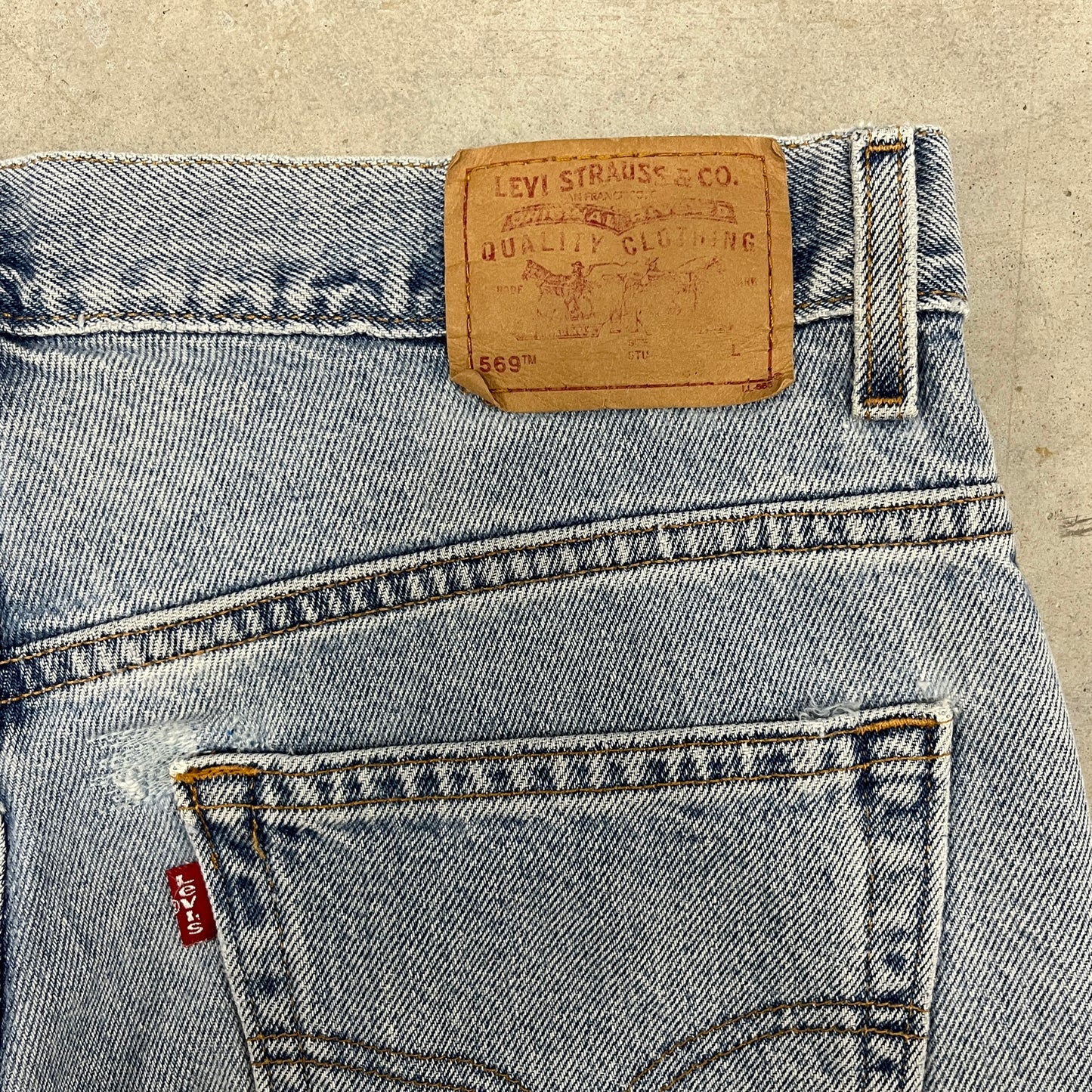 (32) Vintage Levis Jean Shorts