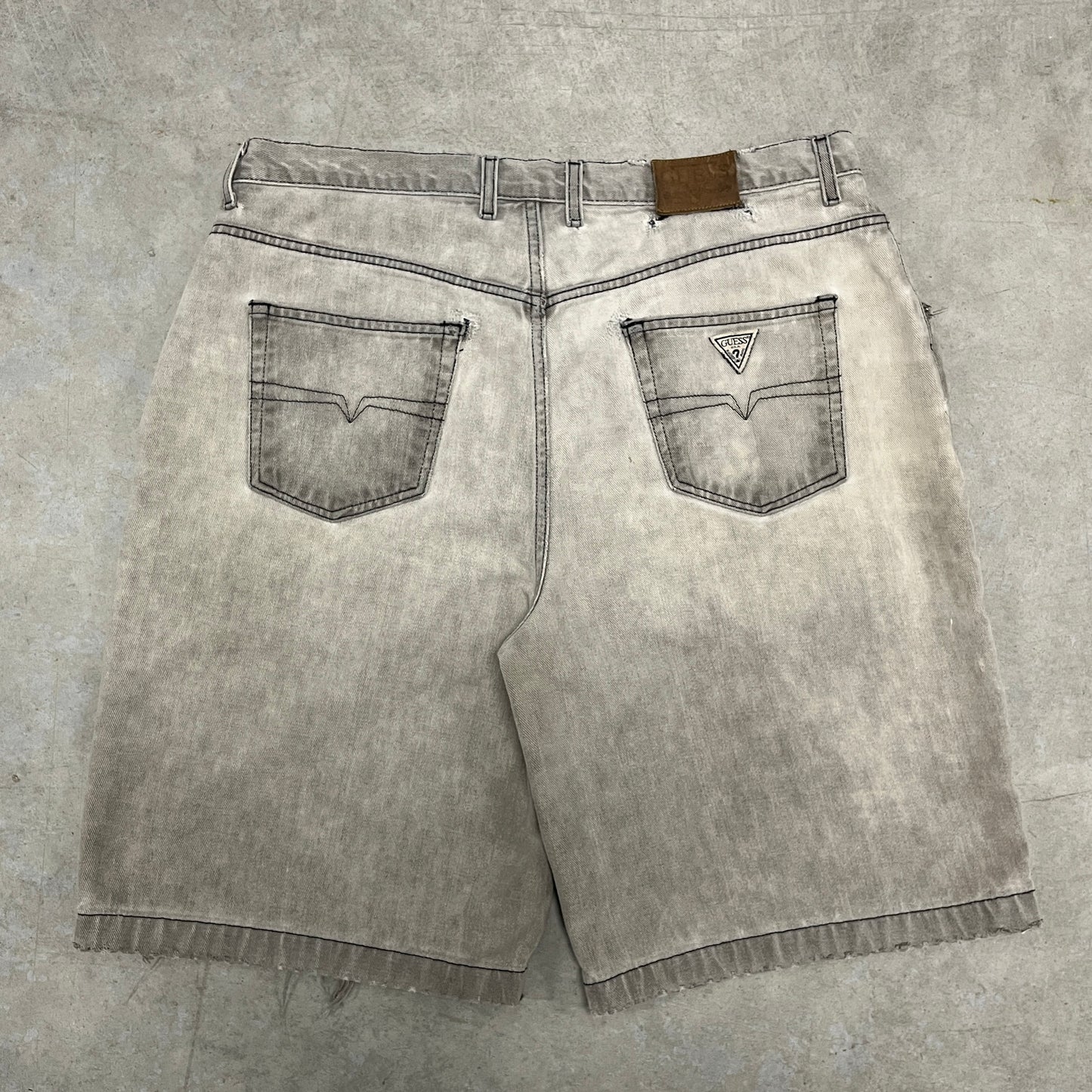 (36) Vintage Guess Jean Shorts