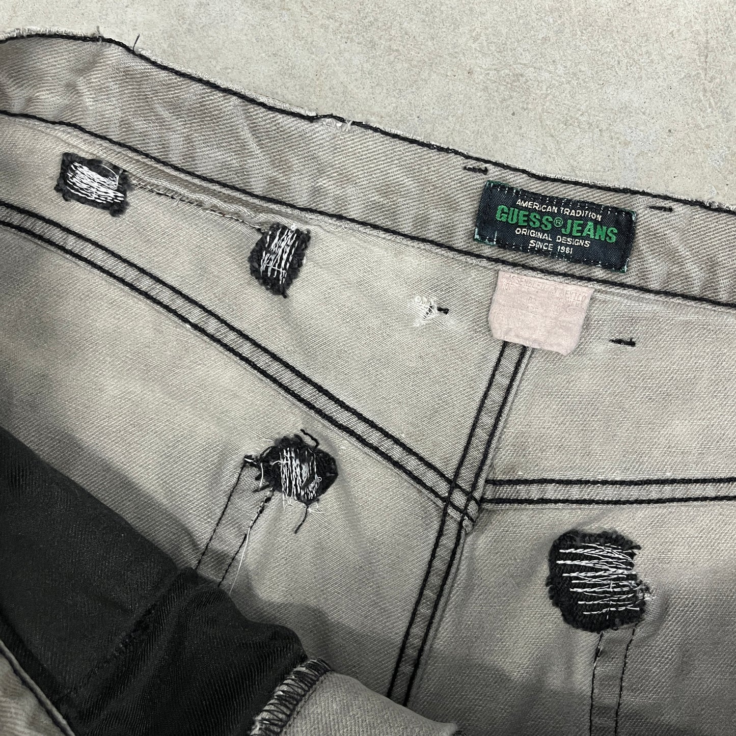 (36) Vintage Guess Jean Shorts