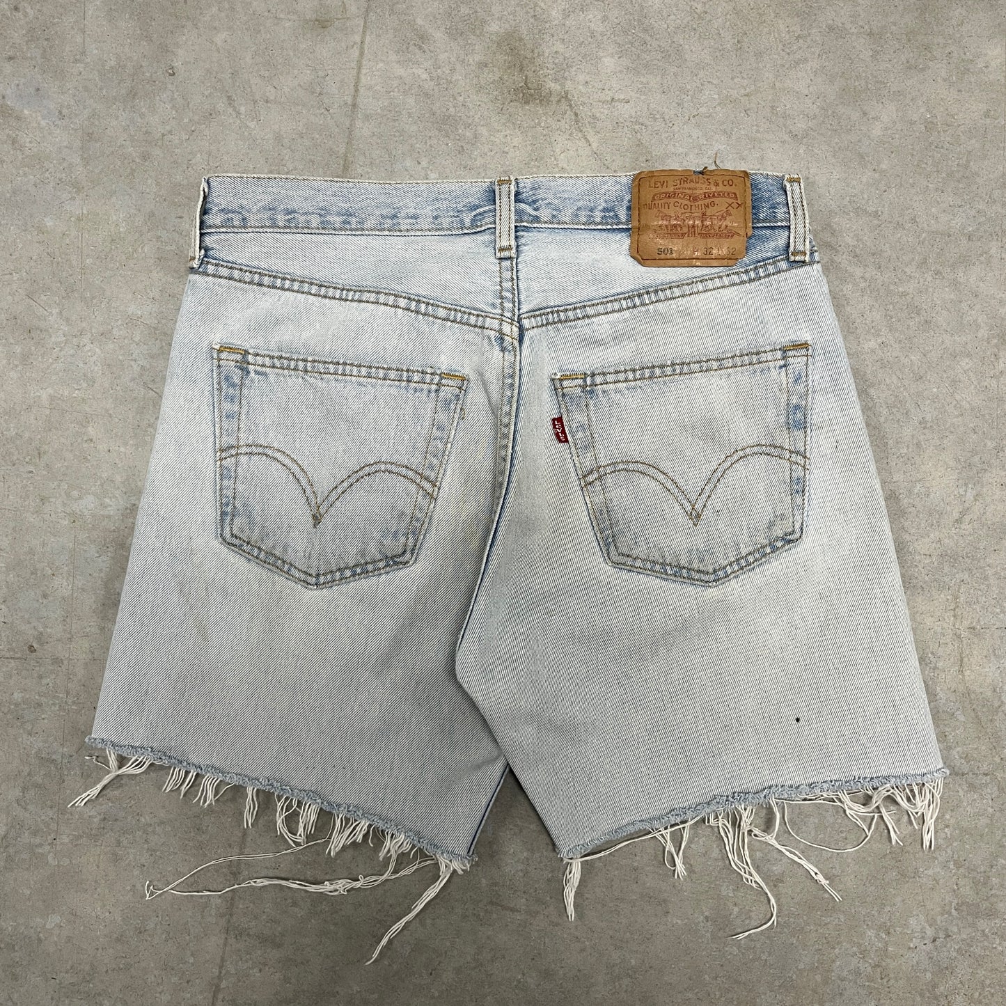 (32) Vintage Levis Jean Shorts