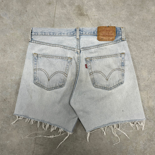 (32) Vintage Levis Jean Shorts