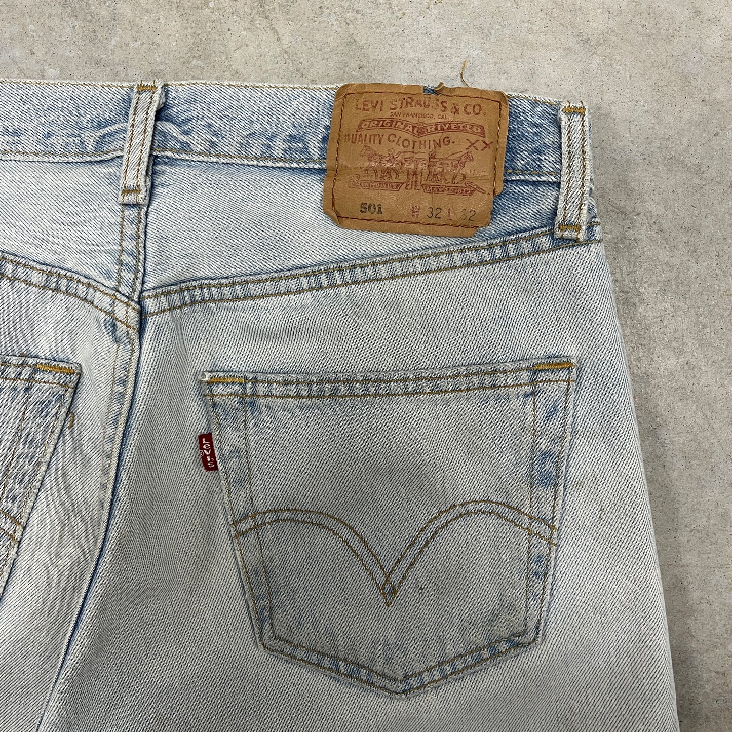 (32) Vintage Levis Jean Shorts