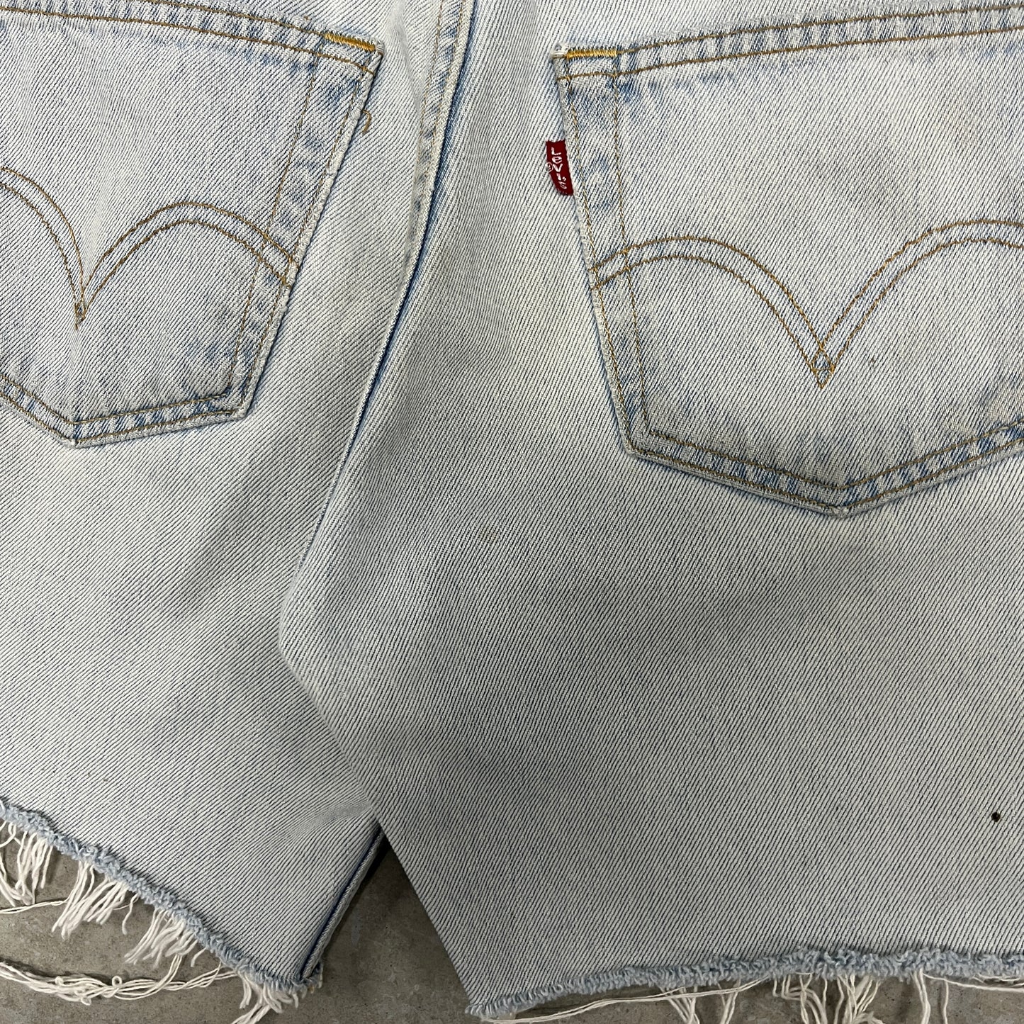 (32) Vintage Levis Jean Shorts