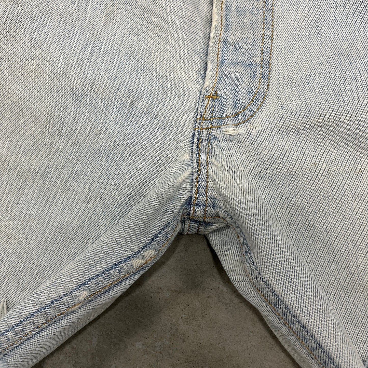 (32) Vintage Levis Jean Shorts