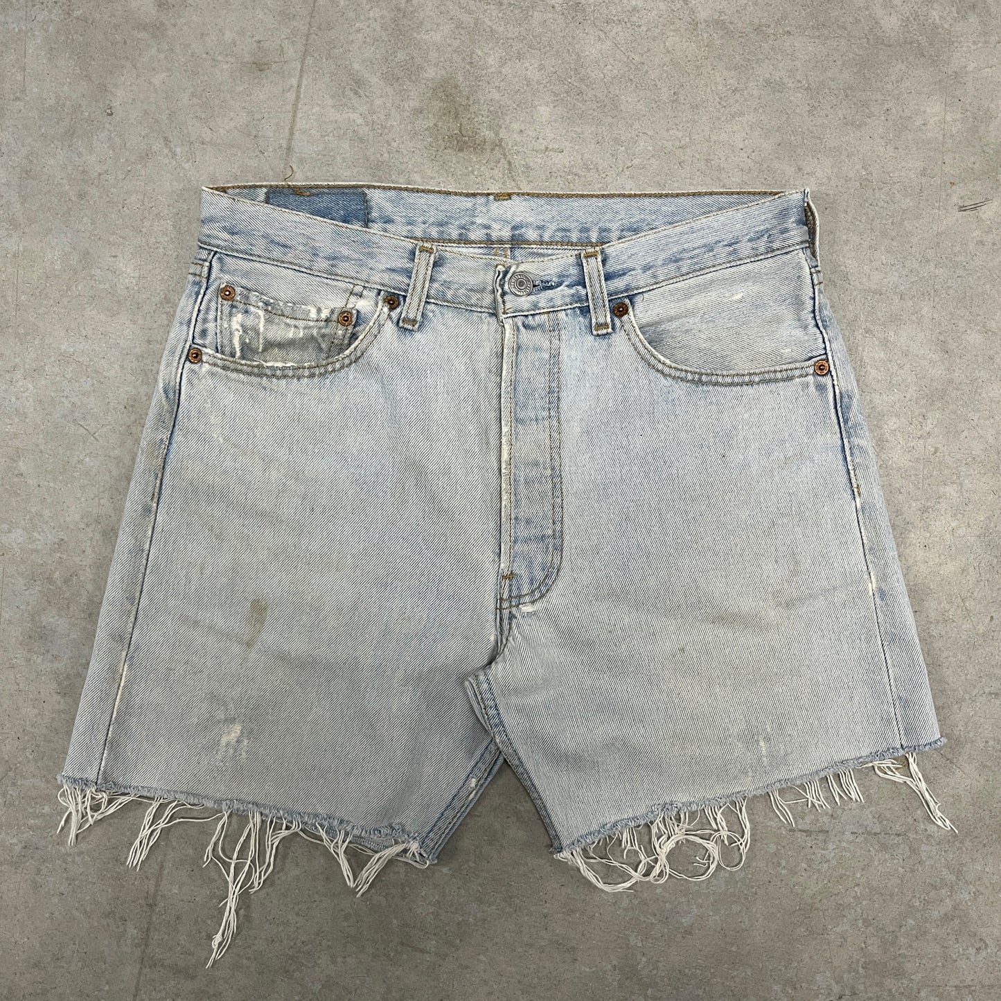 (32) Vintage Levis Jean Shorts