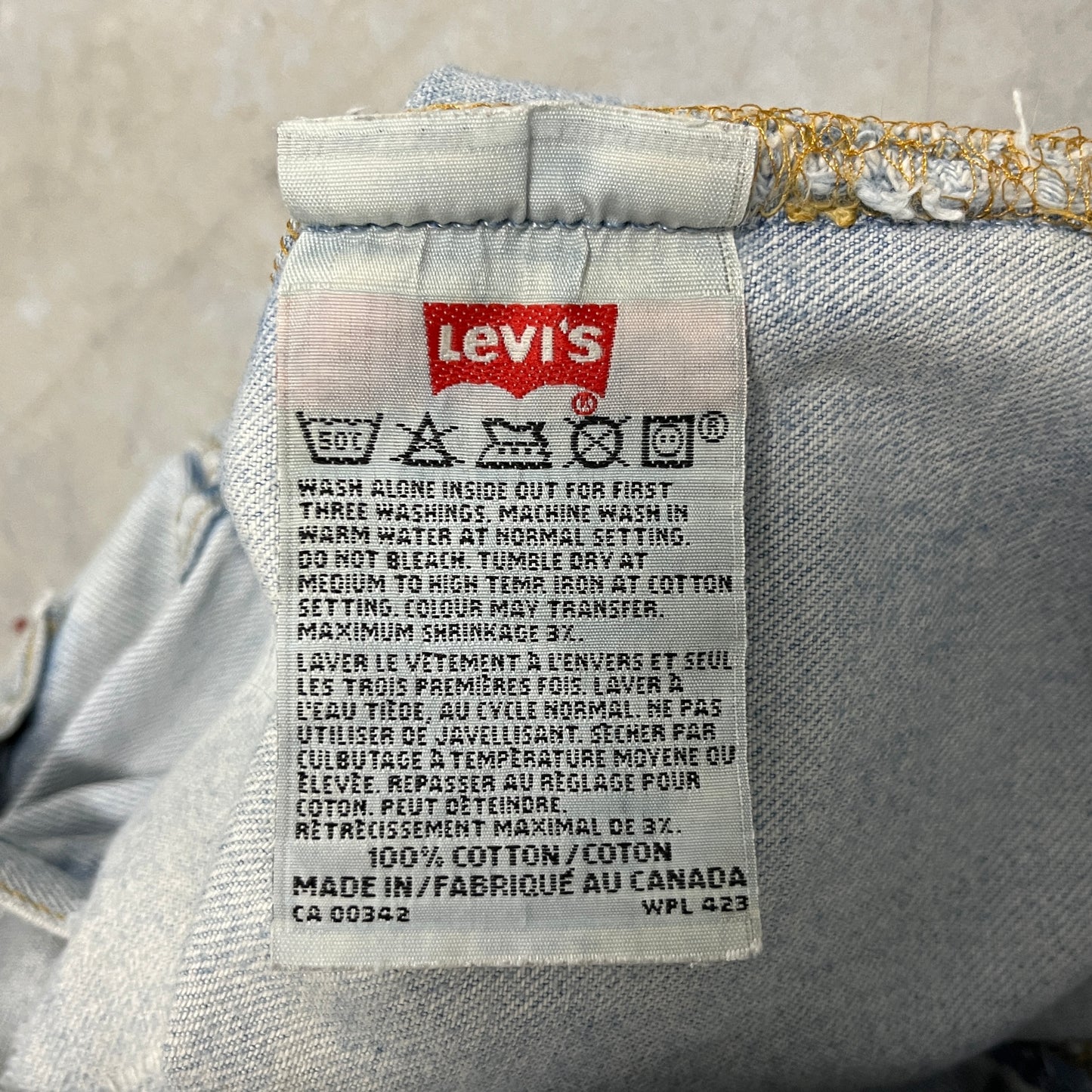 (32) Vintage Levis Jean Shorts