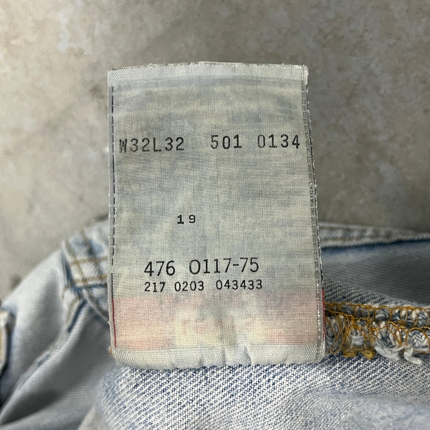 (32) Vintage Levis Jean Shorts