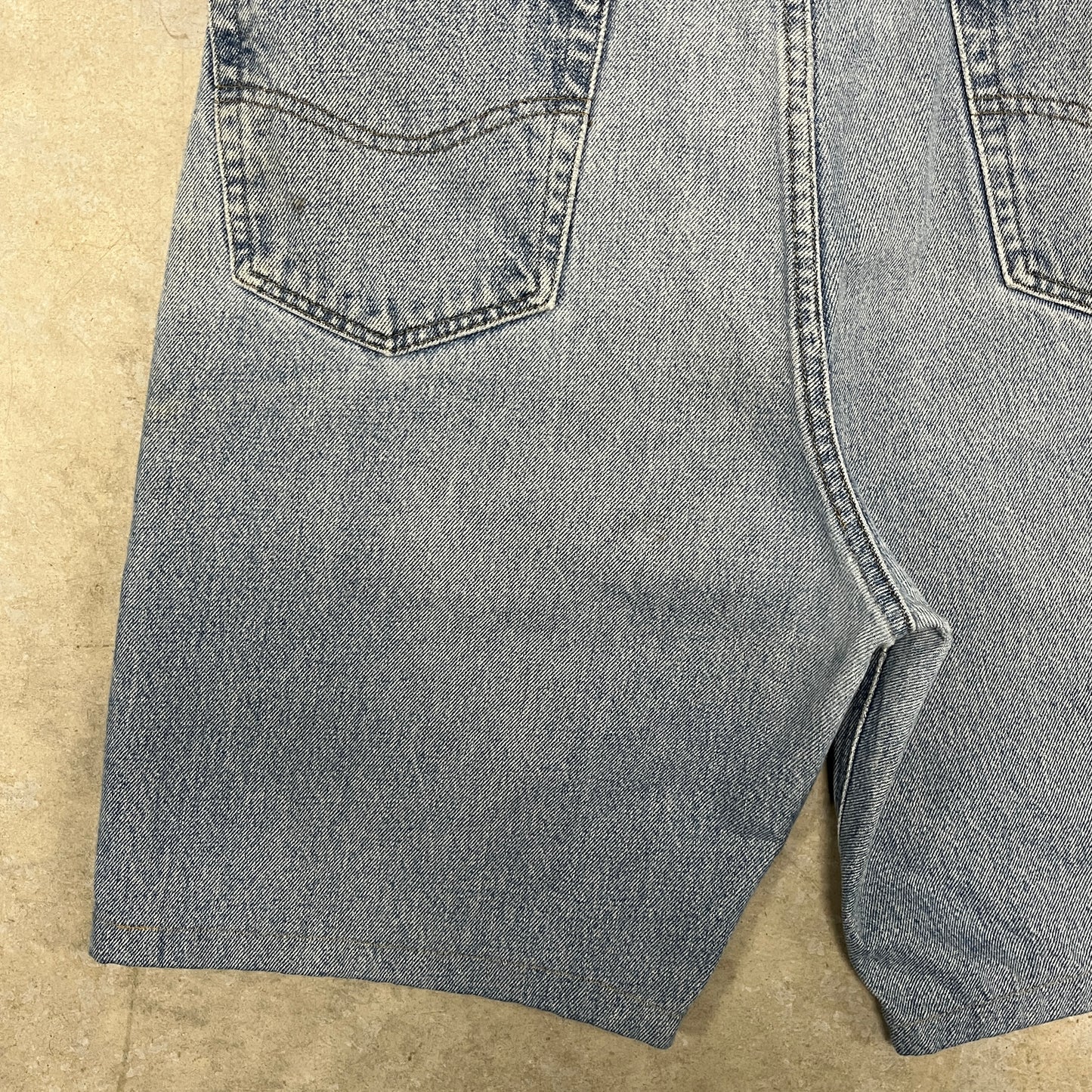 (38) Vintage Carhartt Jean Shorts