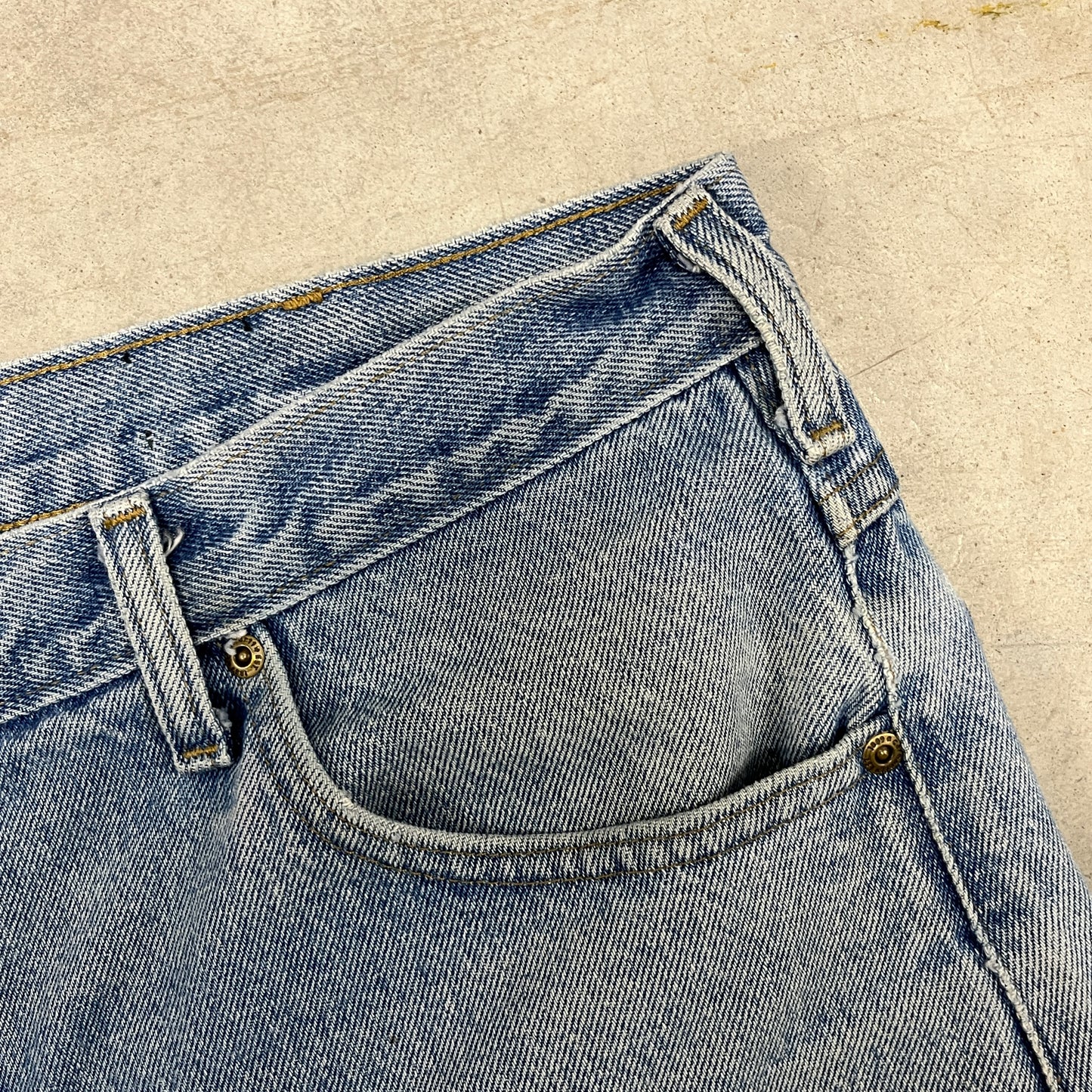 (38) Vintage Carhartt Jean Shorts