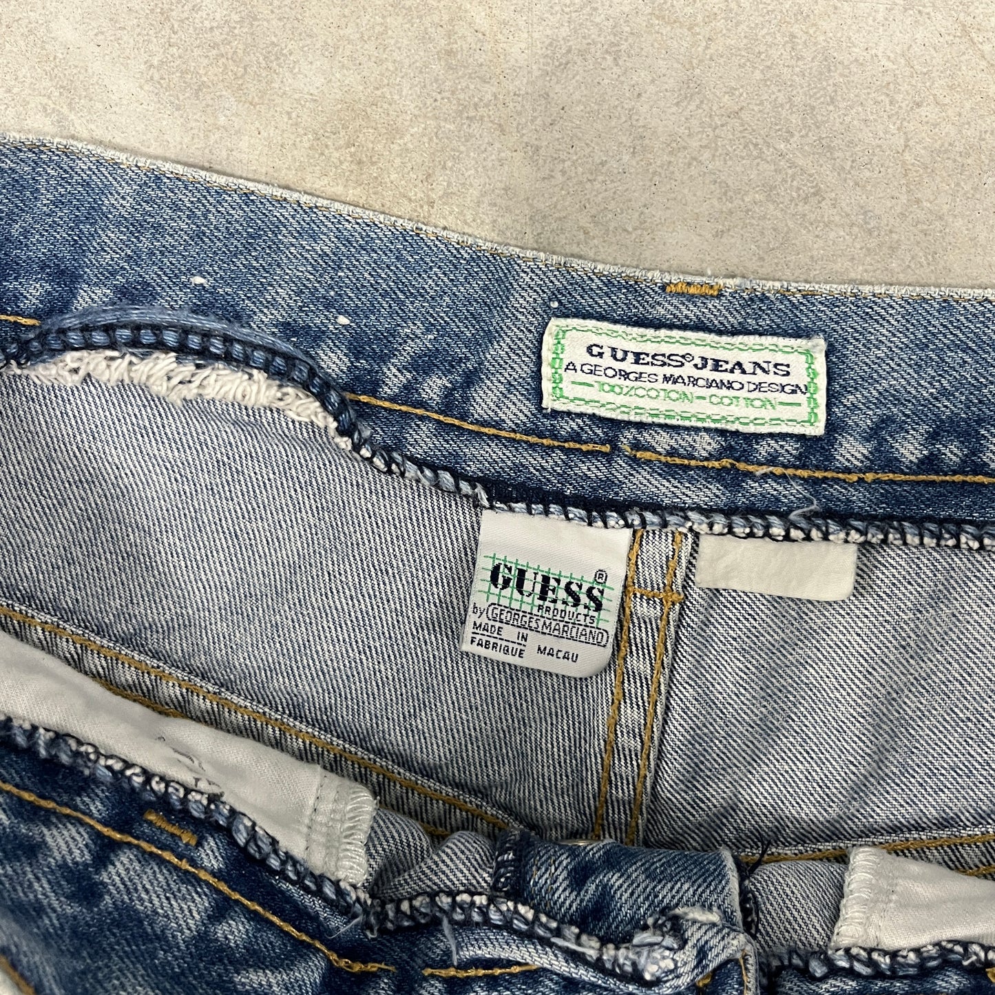 (32) Vintage Guess Jean Shorts