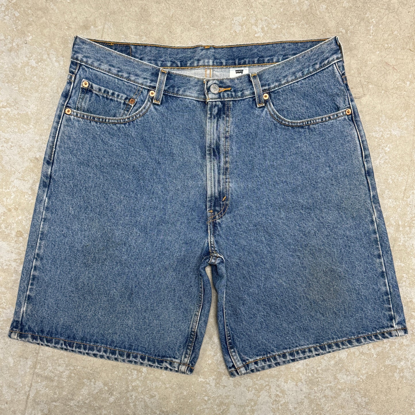 (36) Vintage Levi’s 550 Jean Shorts