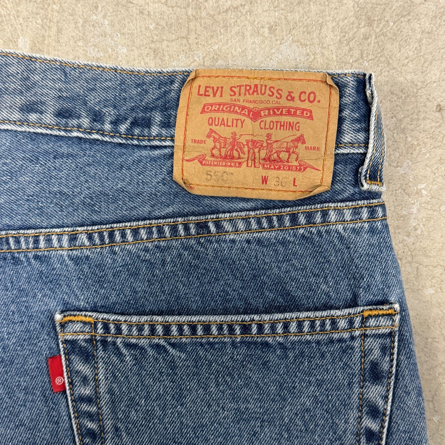 (36) Vintage Levi’s 550 Jean Shorts