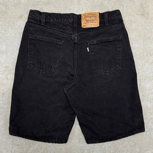 (34) Vintage Levi’s Jean Shorts