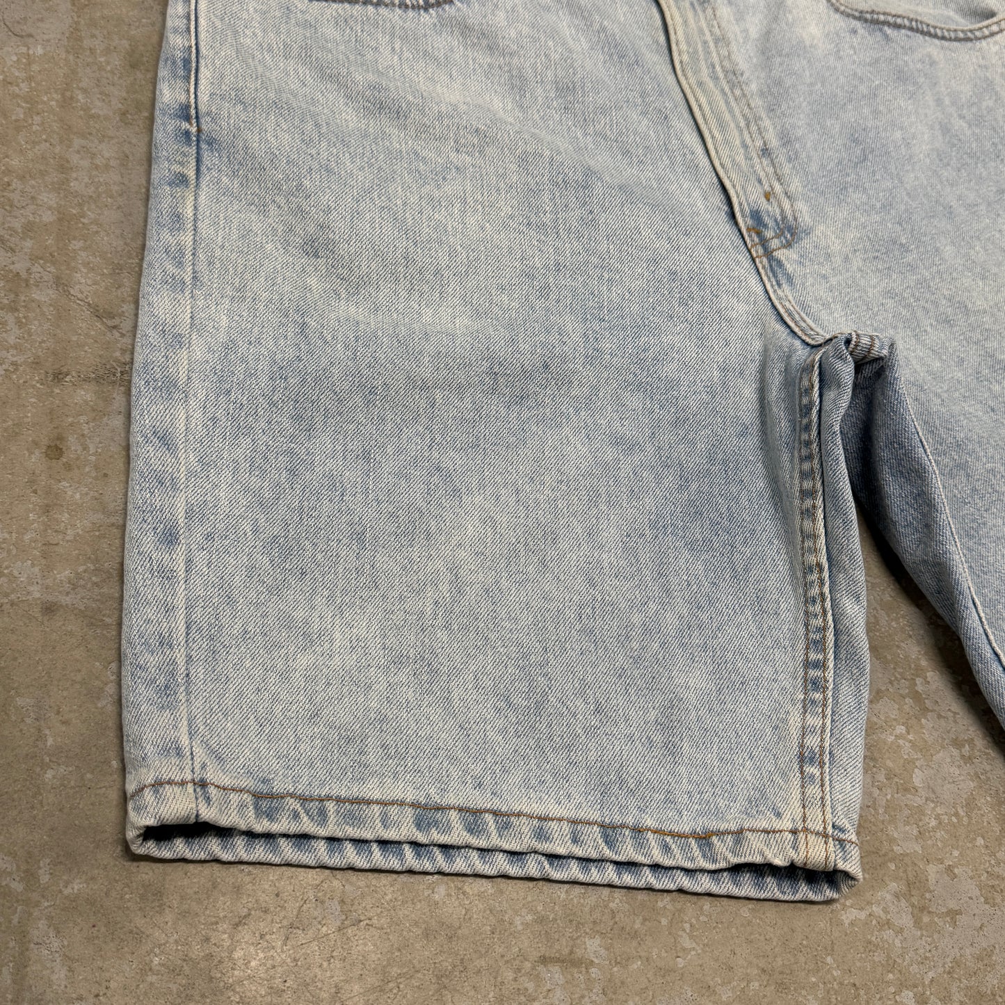 (36) Vintage Levi’s Jean Shorts