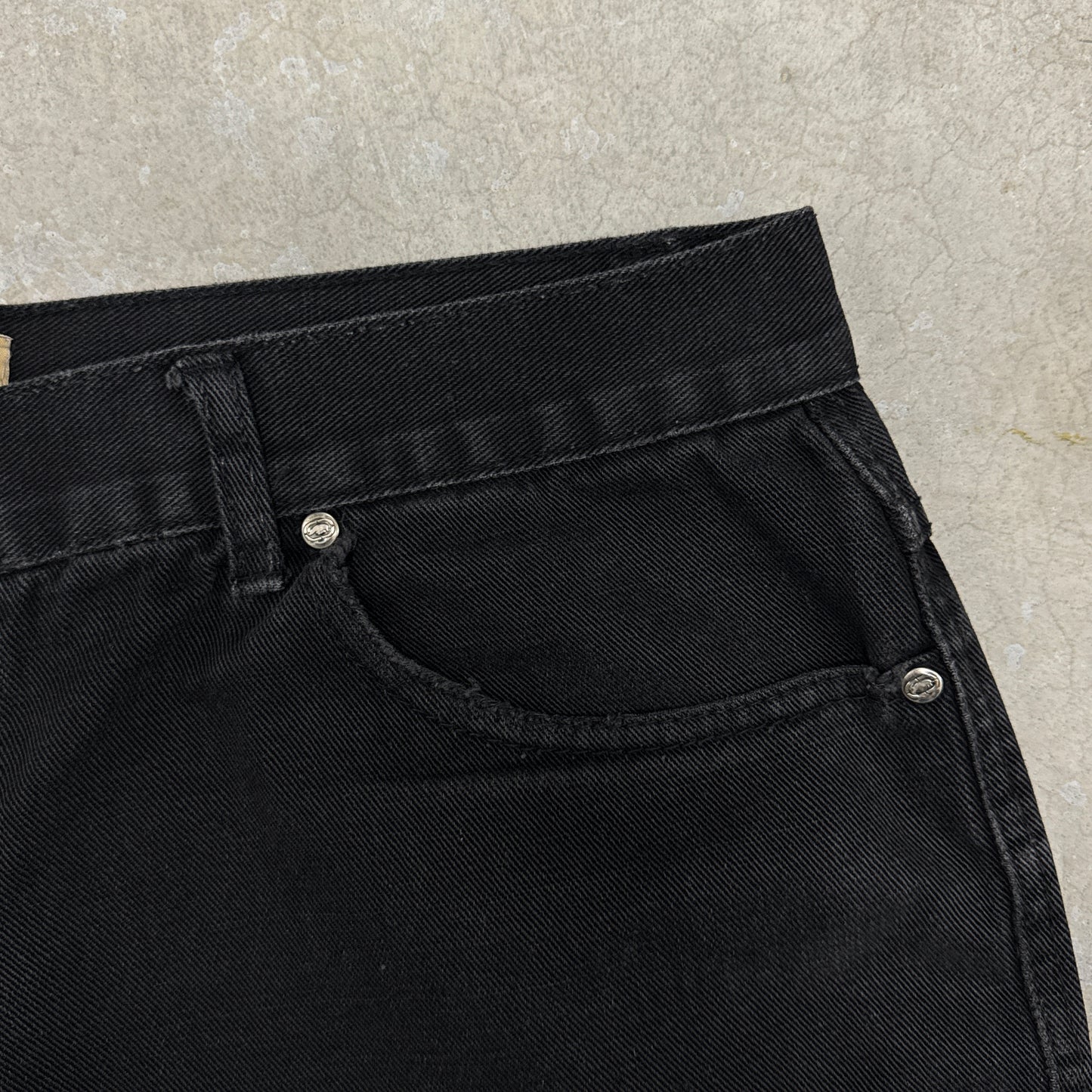 (38) Vintage Ecko Jean Shorts