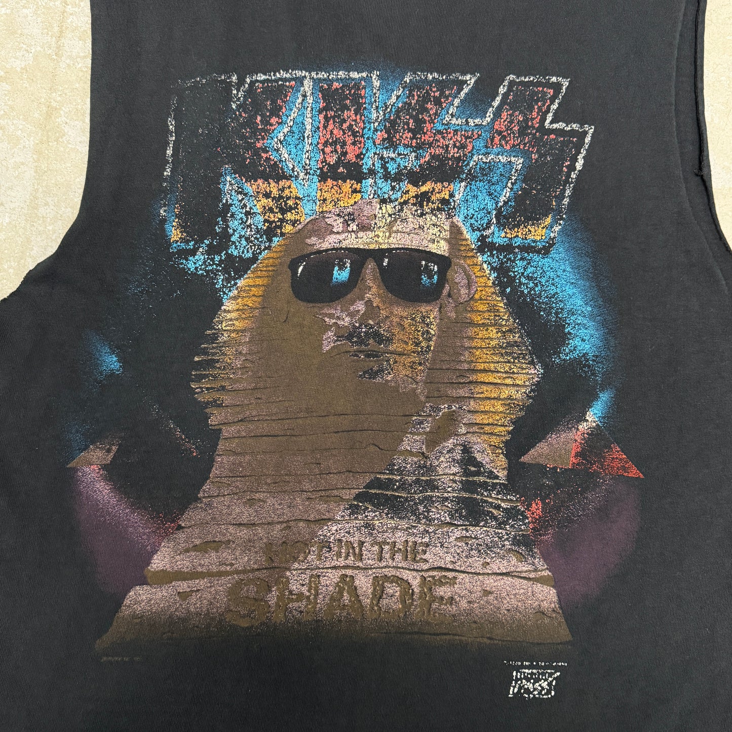 (M) 90s Kiss Hot In The Shade Shirt