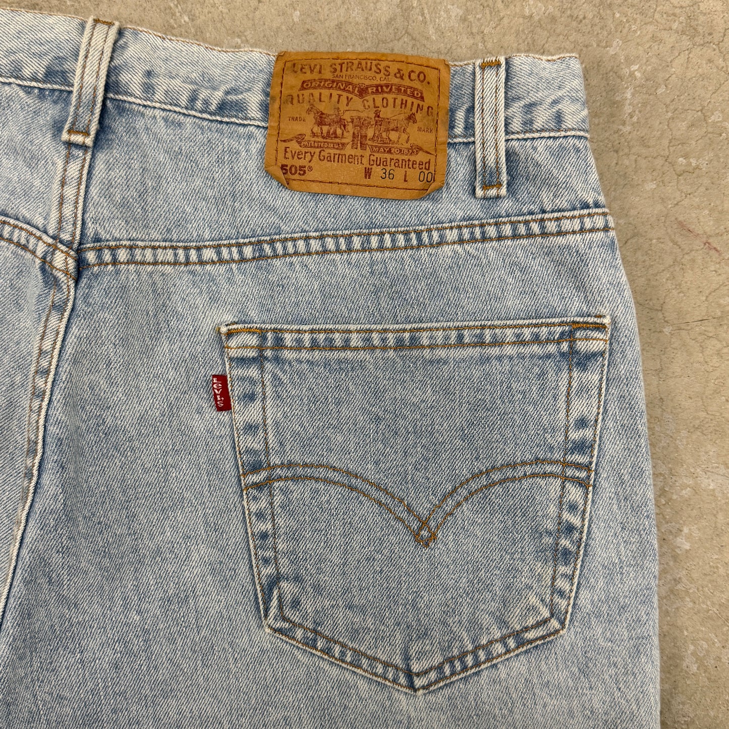 (36) Vintage Levi’s Jean Shorts