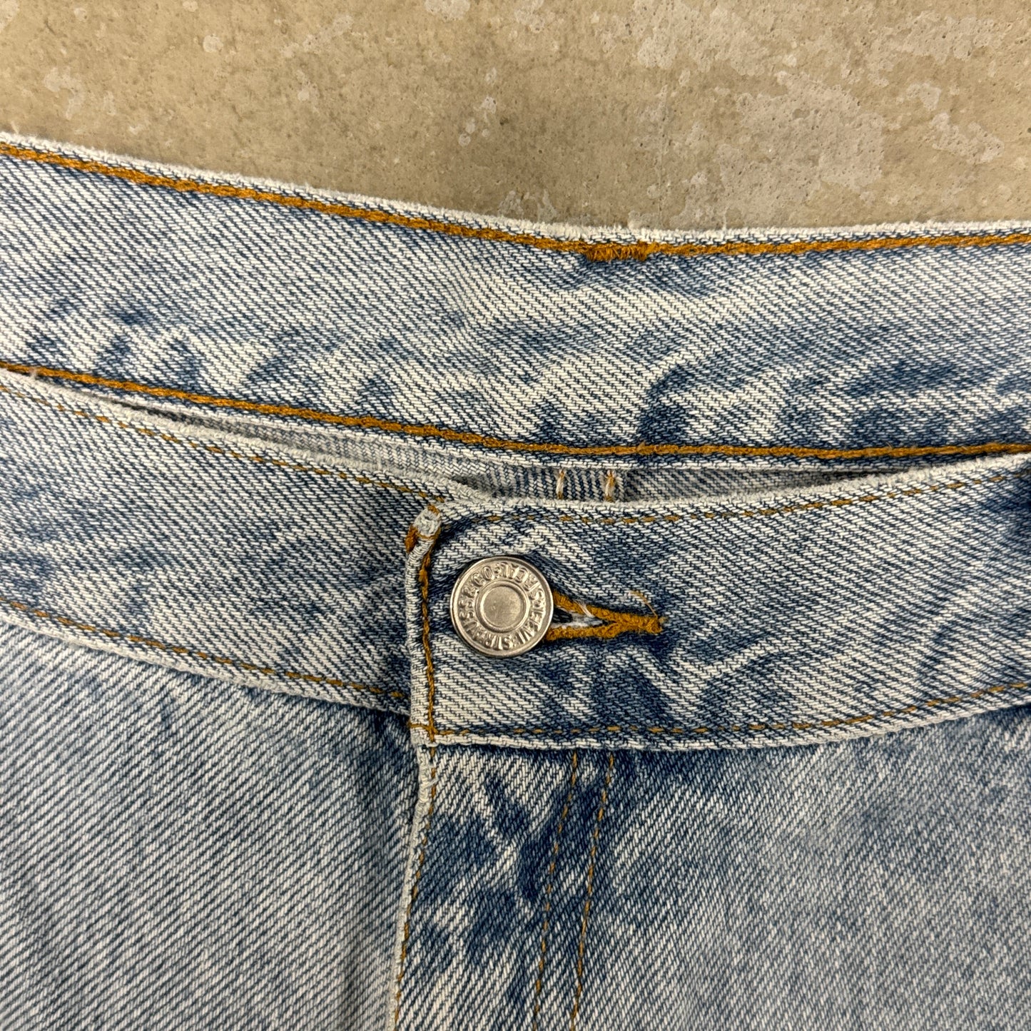 (36) Vintage Levi’s Jean Shorts
