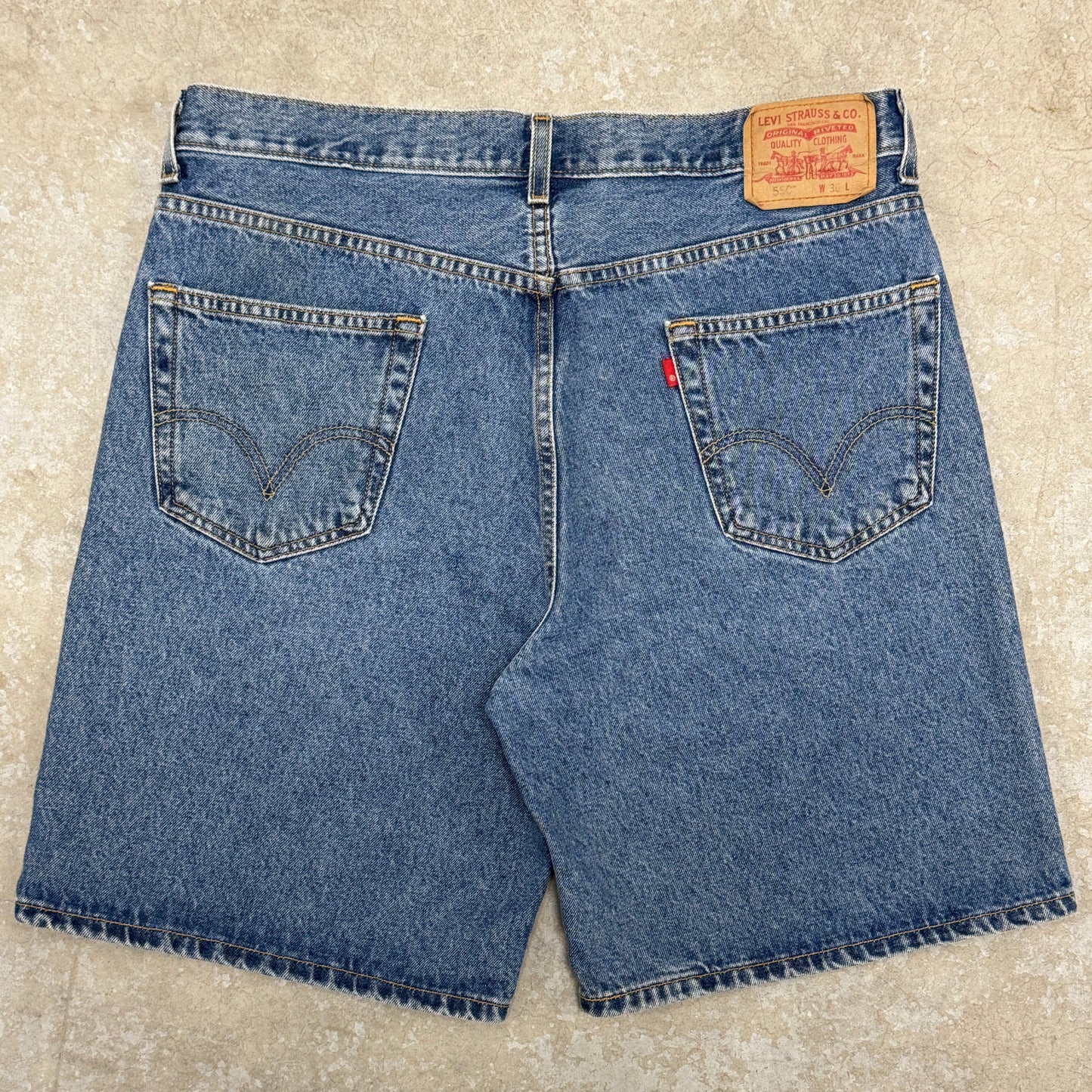 (36) Vintage Levi’s 550 Jean Shorts