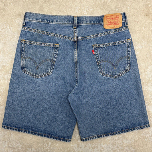 (36) Vintage Levi’s 550 Jean Shorts