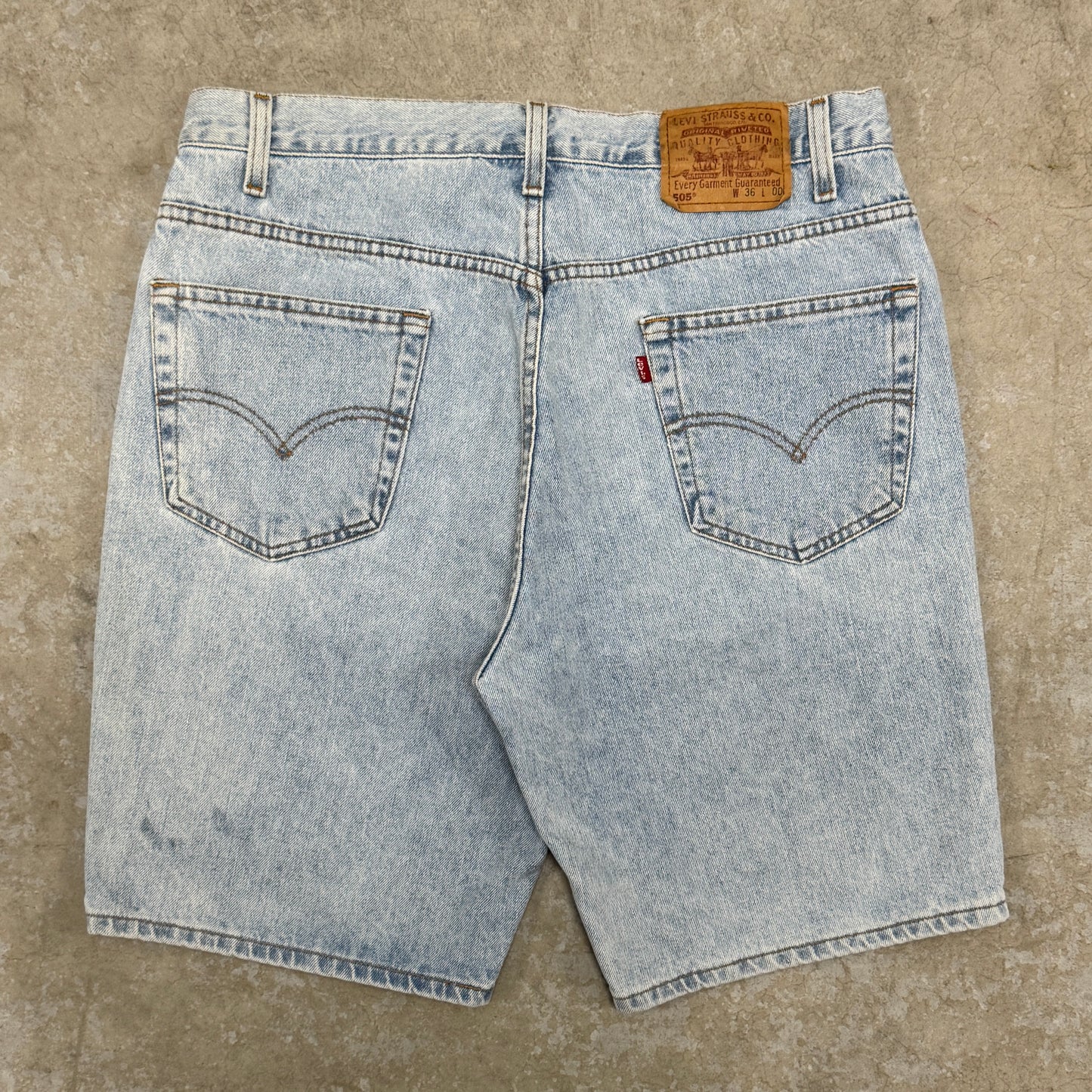 (36) Vintage Levi’s Jean Shorts