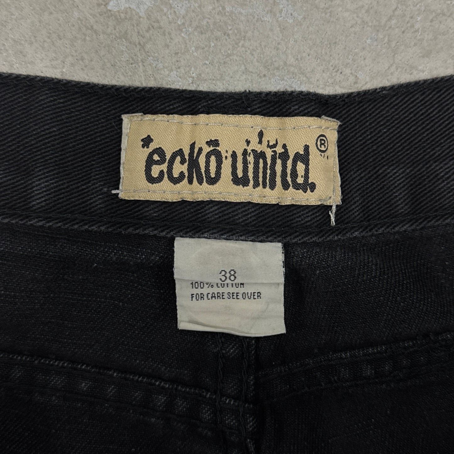 (38) Vintage Ecko Jean Shorts