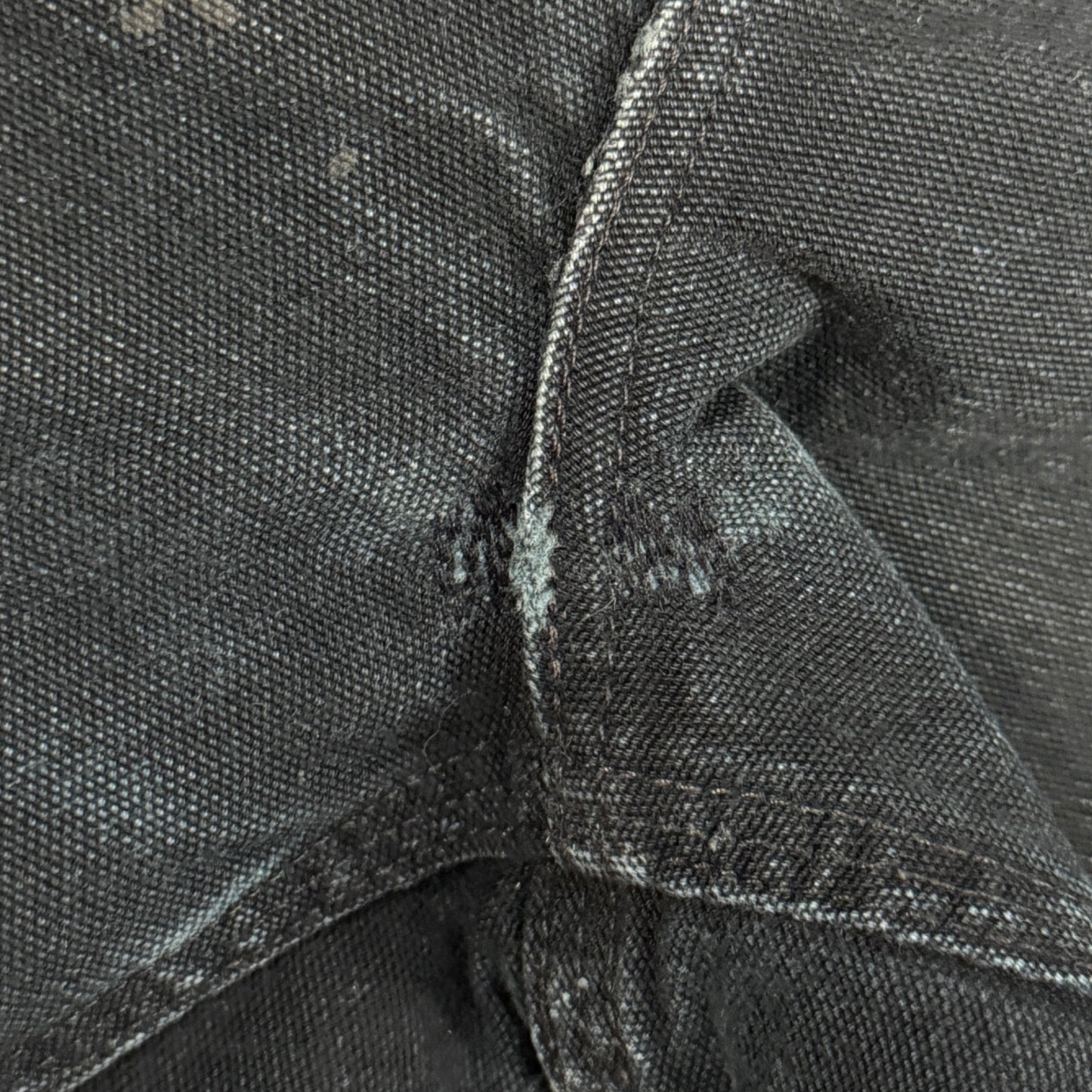 (32) Thrashed Carhartt Double Knee Shorts
