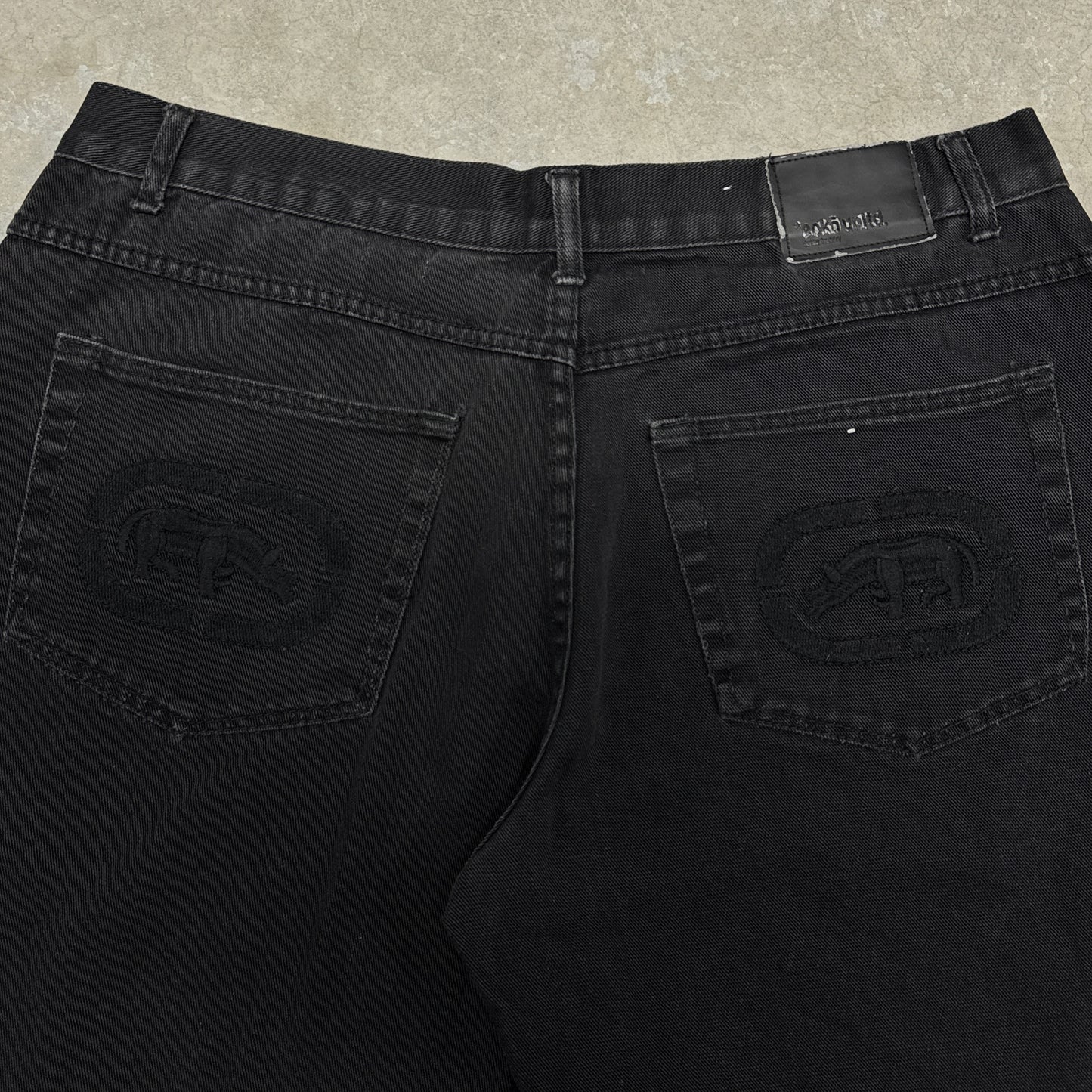 (38) Vintage Ecko Jean Shorts