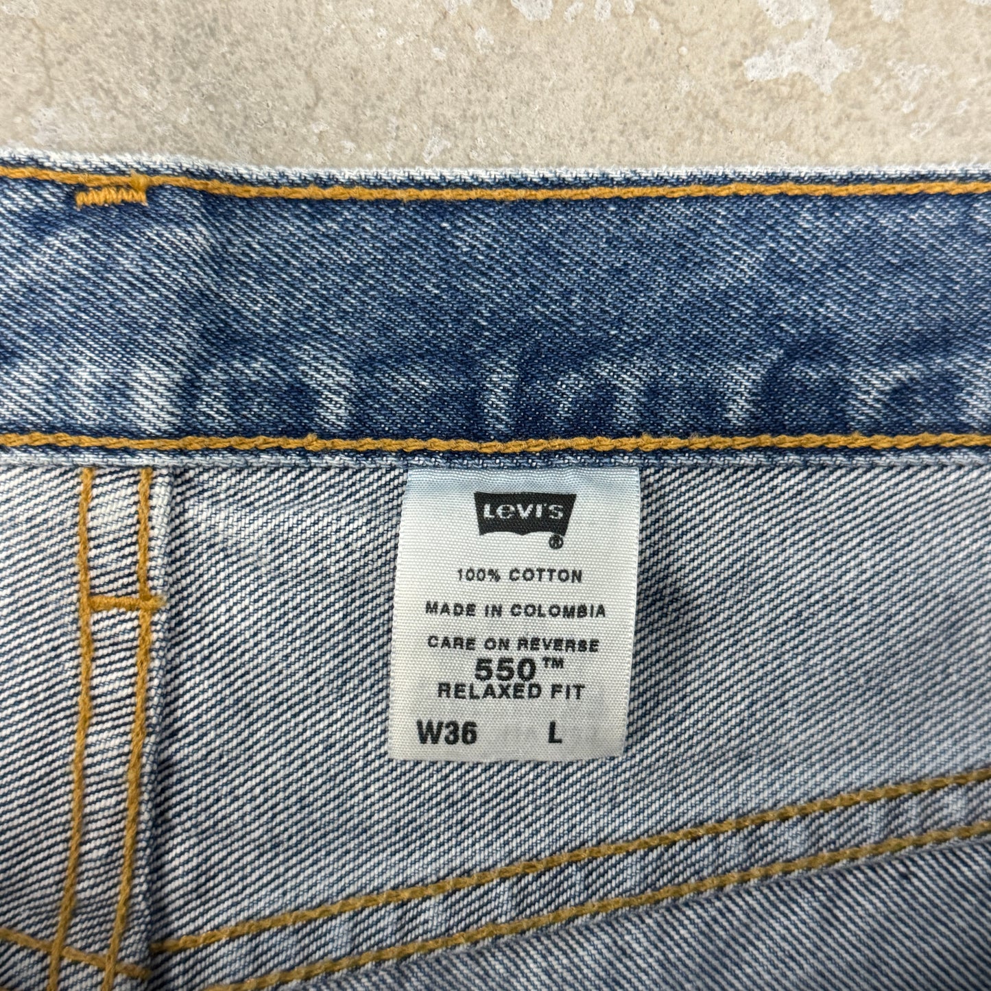 (36) Vintage Levi’s 550 Jean Shorts