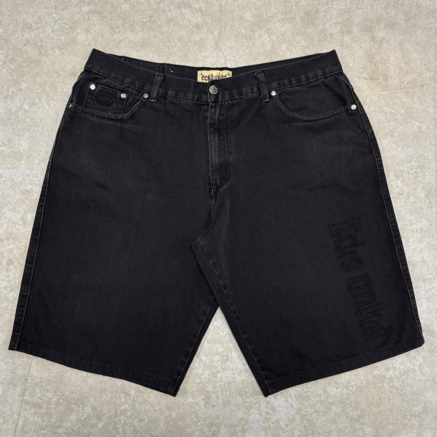 (38) Vintage Ecko Jean Shorts