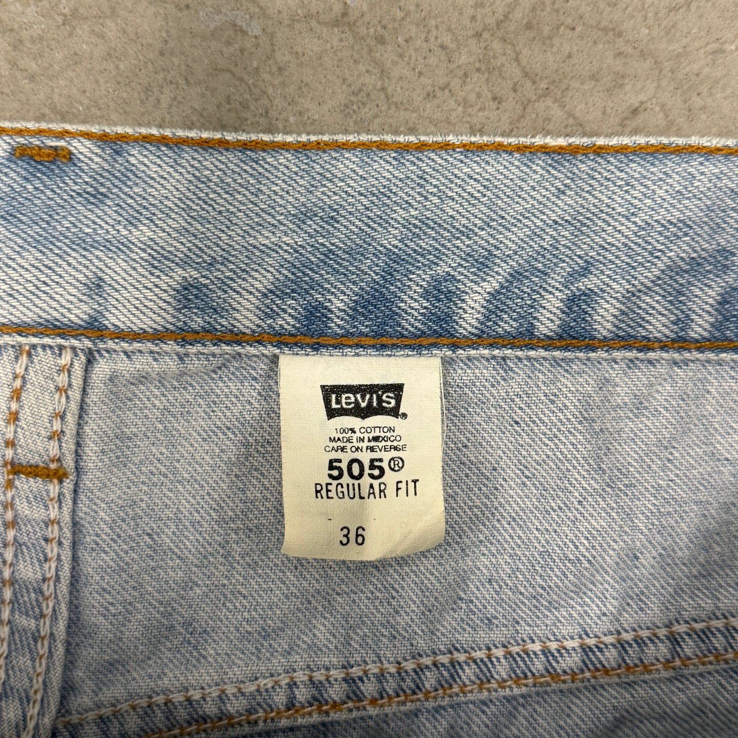 (36) Vintage Levi’s Jean Shorts