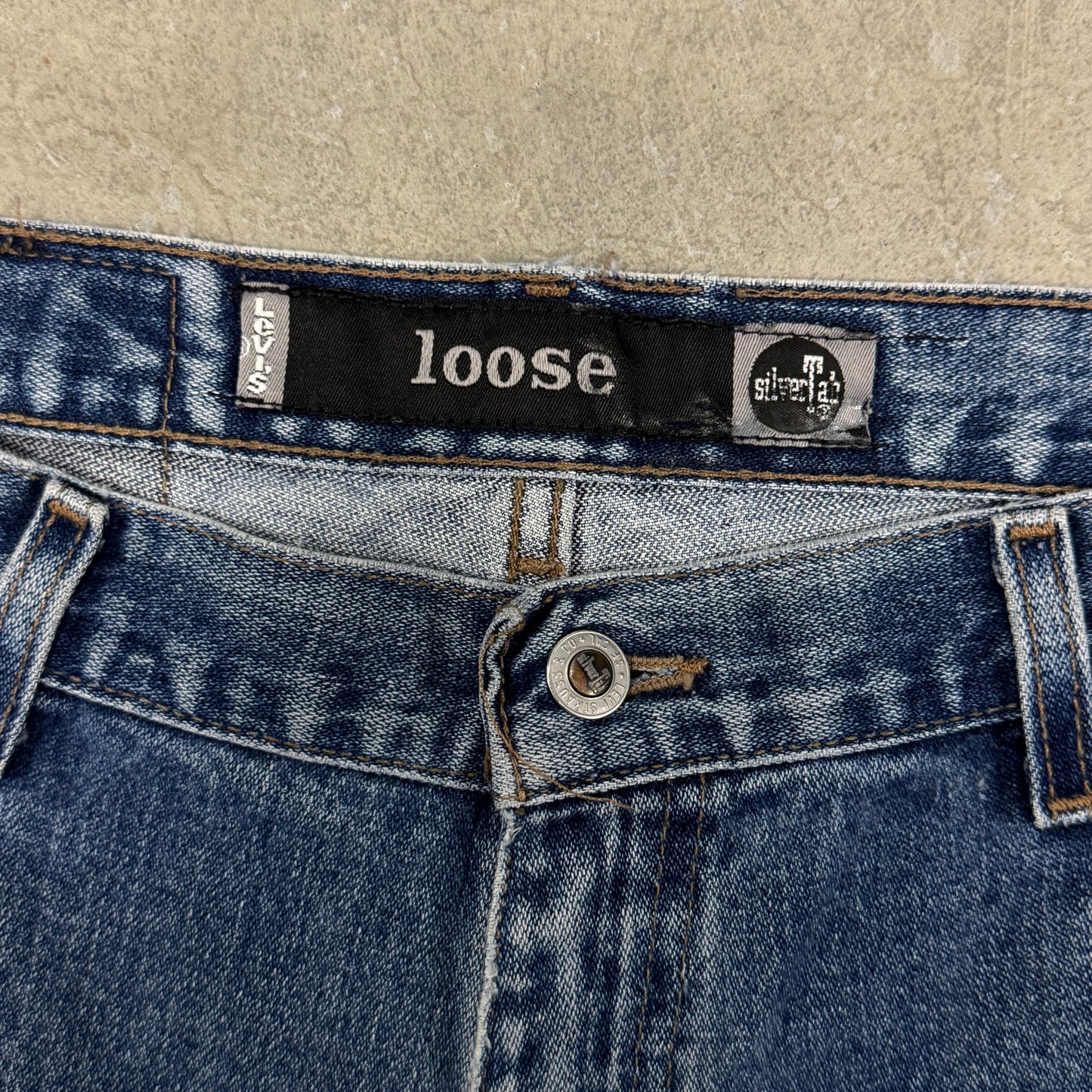 (36) Vintage Levi’s Silver Tab Jean Shorts