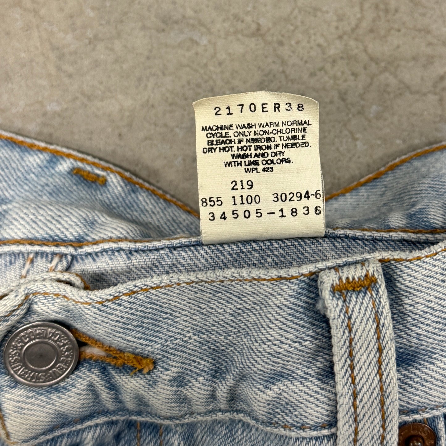 (36) Vintage Levi’s Jean Shorts