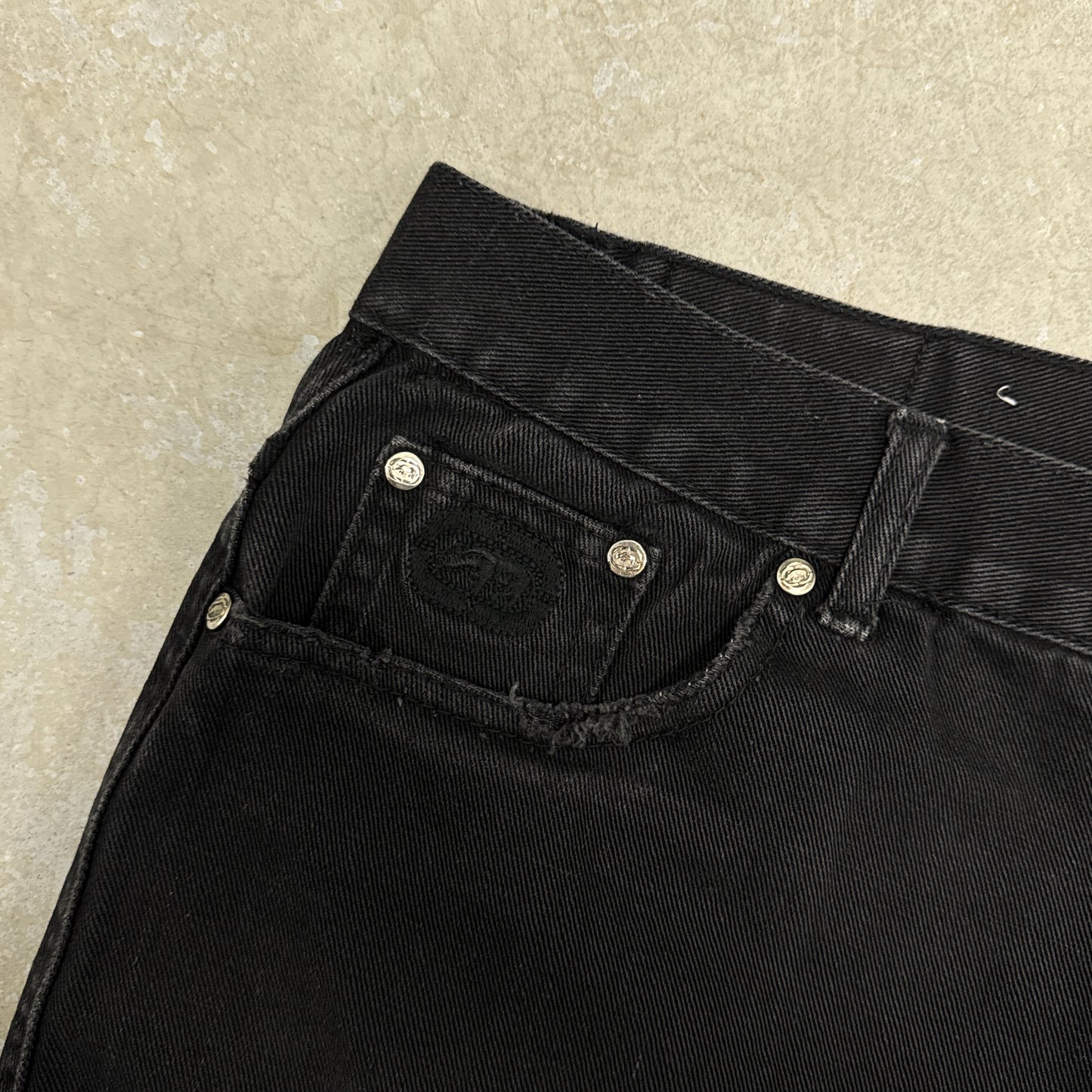 (38) Vintage Ecko Jean Shorts