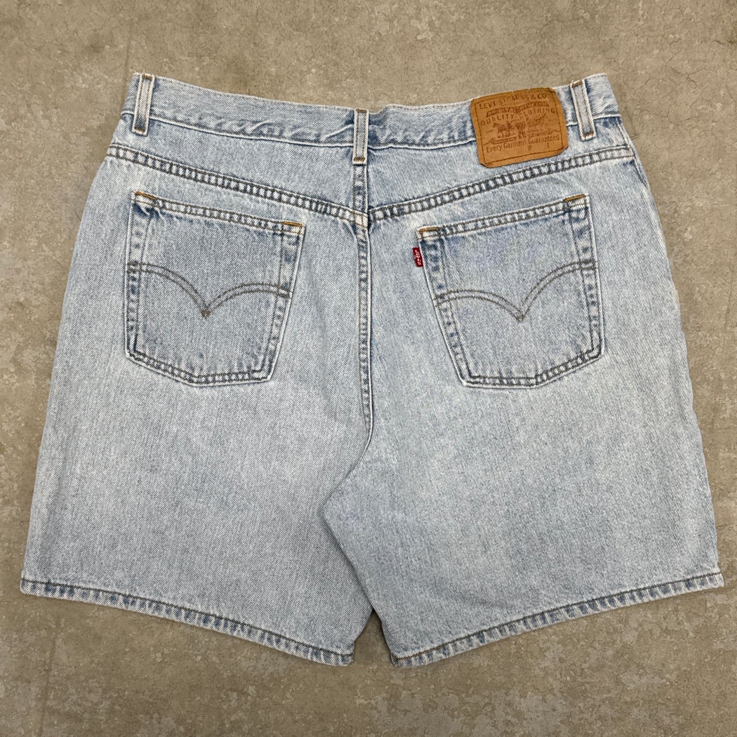 (36) Vintage Levi’s Jean Shorts