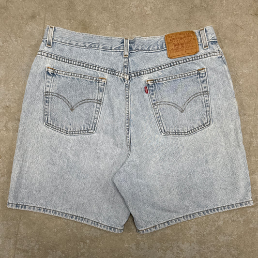 (36) Vintage Levi’s Jean Shorts
